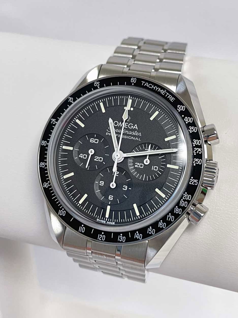 May be an image of wrist watch and text that says '65 10 ل 60 TACHYMETRE OMEGA PF reevmaster master SSIONAL 40 SP 20 20 በ ? A 200 190 か SWSS 0·0 I Mss MADE io 0리 130'