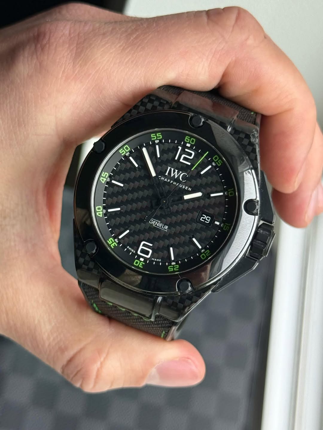 May be an image of digital watch and text that says ' CHA 12/i 12 60 CHAFFNEUSEN PИ IWC 名社 HE HLUS USEN 40 ١ 29 GENIEUR SS I 0:派饰 DE MADE'