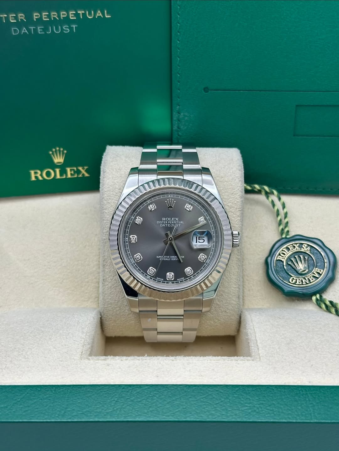 May be an image of wrist watch and text that says 'TER PERPETUAL DATEJUST ROLEX (원) 娜 陸 be DATED DETRJUIST STERFEEPET ROLEX E 15 ዓማጣ 空乐か 税 E ਦ E C S C1 បក្៌ ROL ROLEY W EX GENENE'
