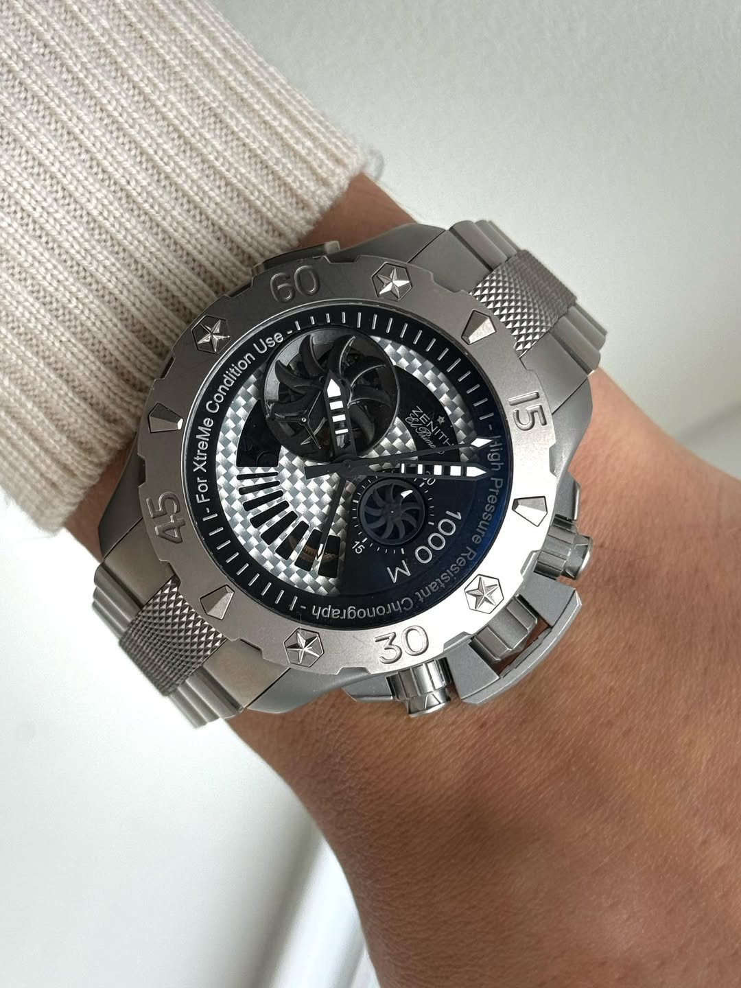May be an image of wrist watch and text that says '0 ZEN Use Condition XtreMe For 1- 1 ١ 5 ى μΌσοι W 000 oe 00 a 30 50'