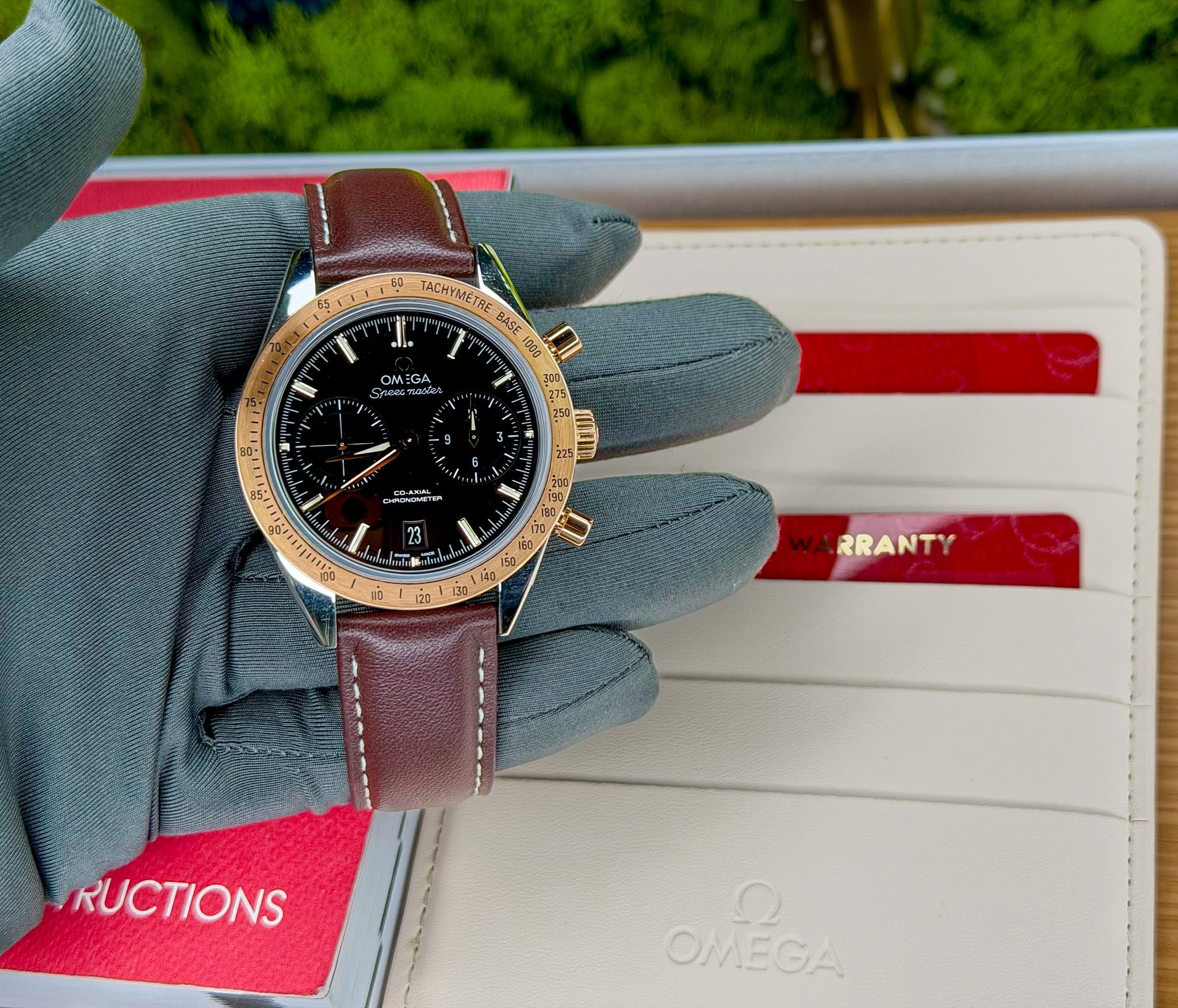 May be an image of wrist watch, leather and text that says 'أو ۱ יון OM M:GA GA 0ቁው 60 TACHYMETRE BASE 1000 感の 2 25 ISNe 8 0 1O o 윤 B - = 00 FA S0 نن 도 e RRANTY RUCTIONS…