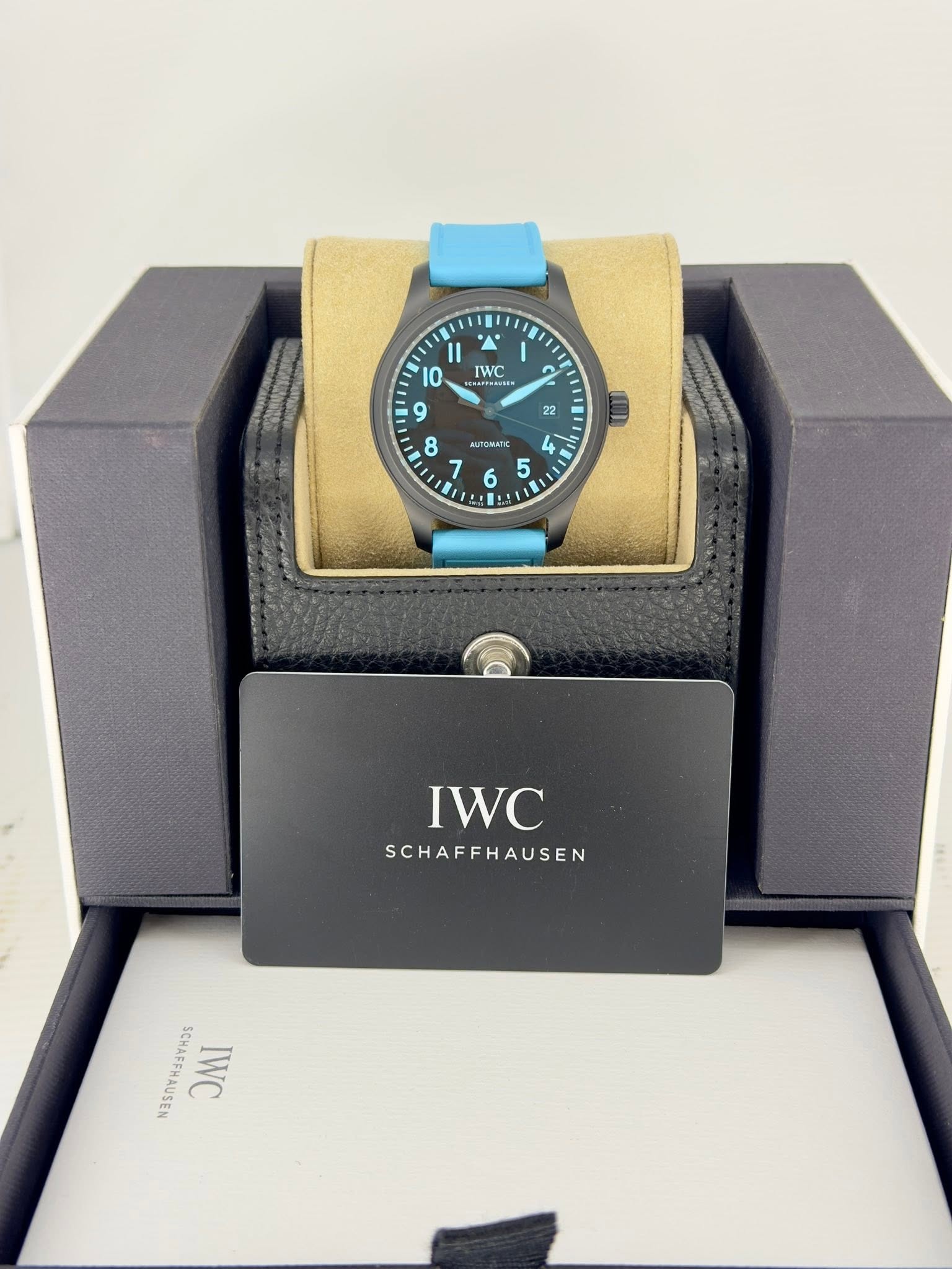 May be an image of digital watch and text that says 'Il 10 I IWC و MAEN CEMNOVAREN 9 22 8 7 NATONANC 5 5 6 의 I I IWC SCHAFFHAUSEN FFHAUSEN I IWC'