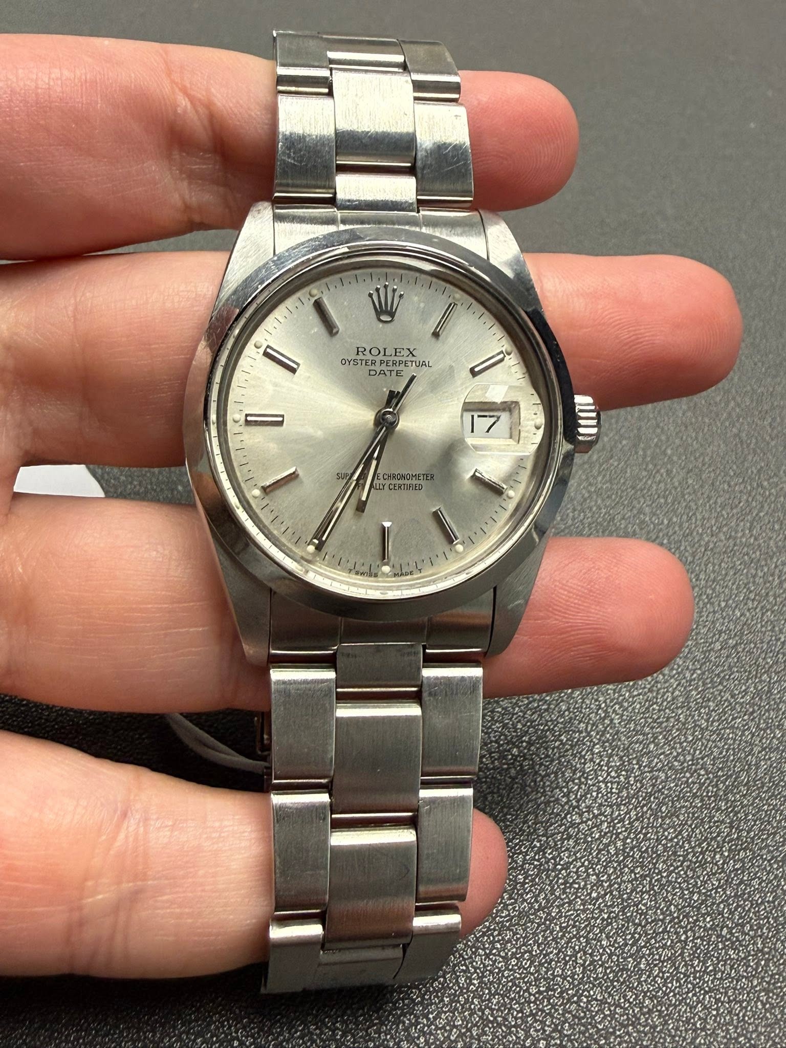 May be an image of wrist watch and text that says 'W al. il, I ROLEX OYST OYSTE OYSTERPE TERPERP OYSOEFETUAL DATE DATE RPETUAL TUAL 17 de CERTIRED'