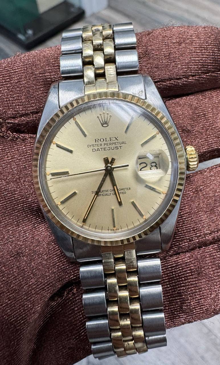 May be an image of wrist watch and text that says 'ازازي ROLEX TERPERPETUAL EX OYSTER PERPETUAL DATEJUST ឱិ8 28 SUANE.CEOMNSTER SU FICIALLY FIED PIED LATIVE OMETER'