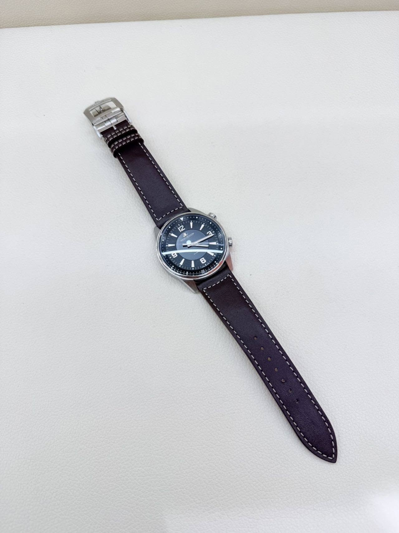 May be an image of saddle-stitched leather, wrist watch and text that says '12 f 2 Y - - باد S + 5'