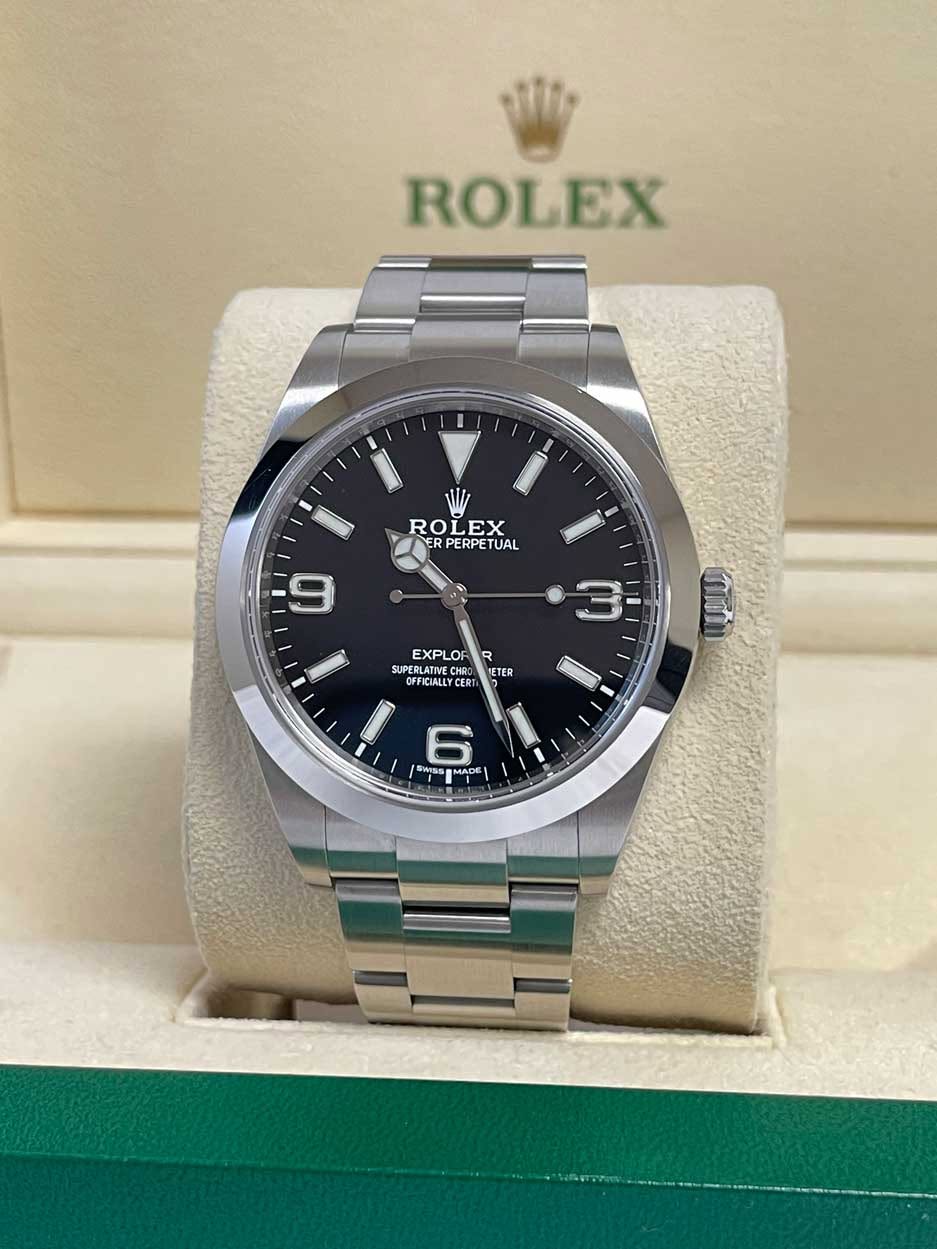 May be an image of wrist watch and text that says 'ROLEX RO ROLEX LEX ER PERPET TUAL 9 በ നർം EXPLOR F R SUPERLATIV SUPERLATIVE CHRO OFFICIALLY BFECITE FFICIALL CERT ETER ETER - 1 6…