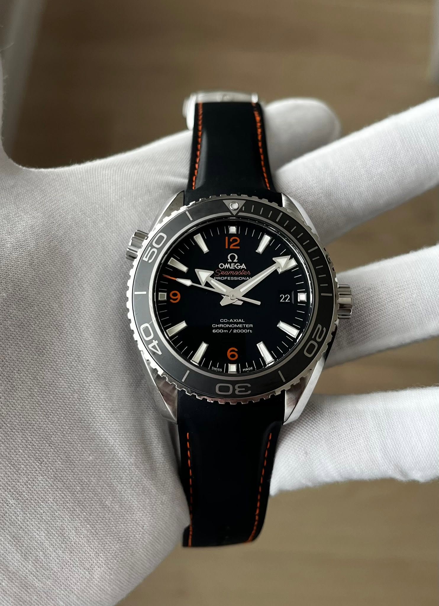 May be an image of wrist watch and text that says '50 m OMEGA 口 CO-AXIAL O 40 4'