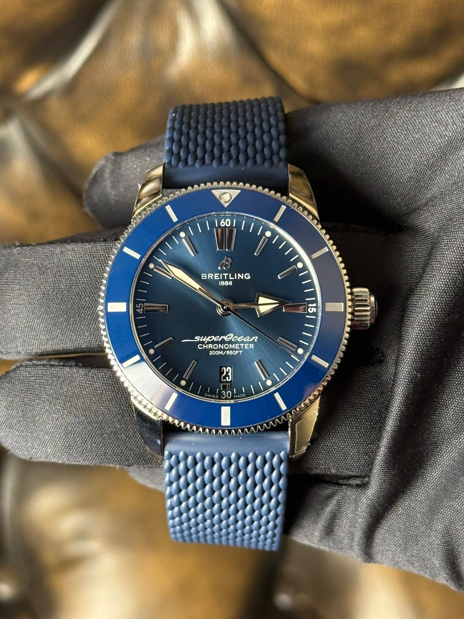May be an image of wrist watch and text that says '60 I BREITLING LING BREIT 1884 15 superOcean swver oaл CHRONG CHRONOMETER METER TER 200M/550FT 00M/650FT 650FT 200M 23 30'
