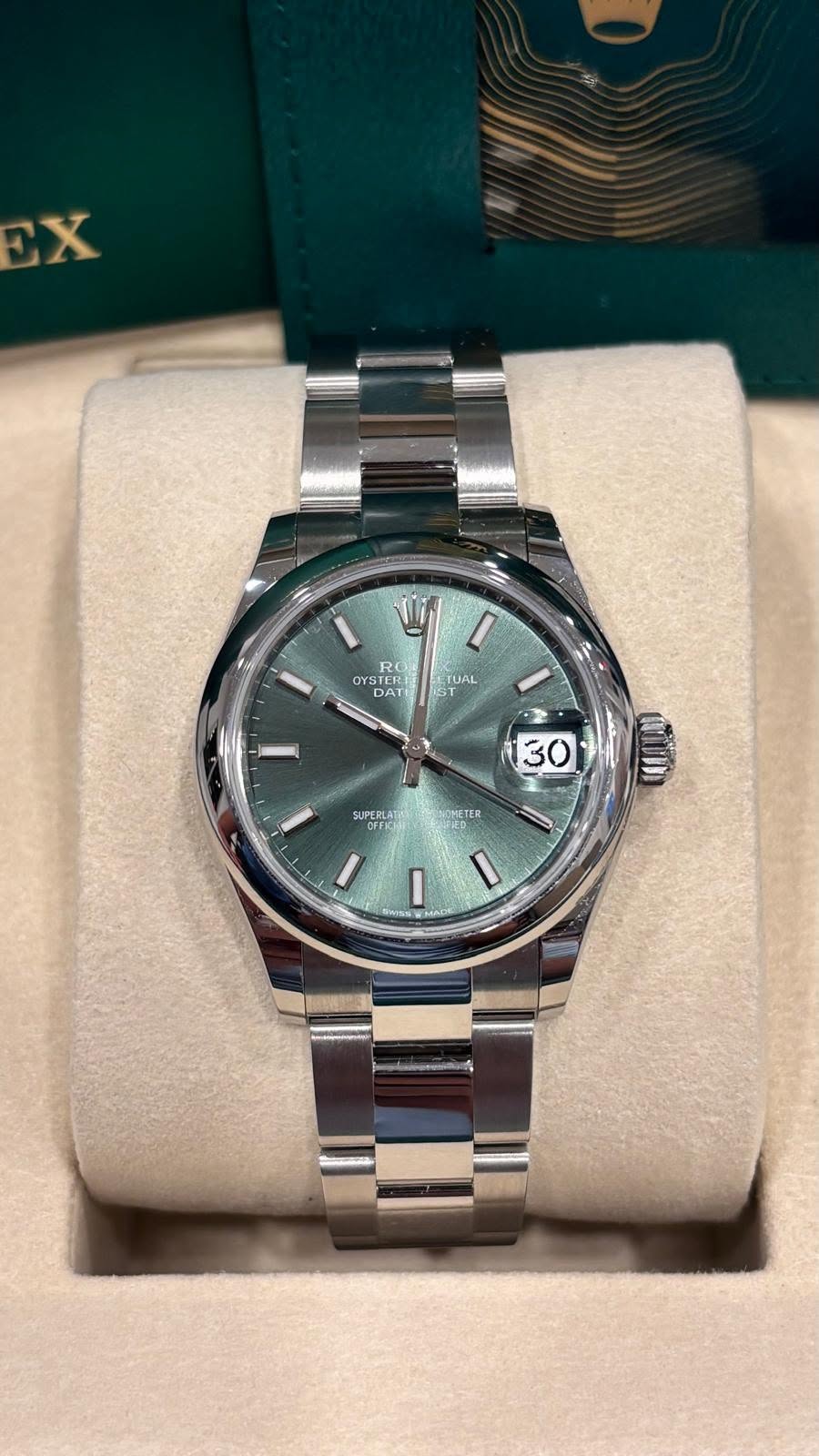 May be an image of wrist watch and text that says 'EX RO OYST DYSTER STER DAI D TUAI - SUPERLAT GFFICH PHINENET VETER ผาบง 30 - I D'