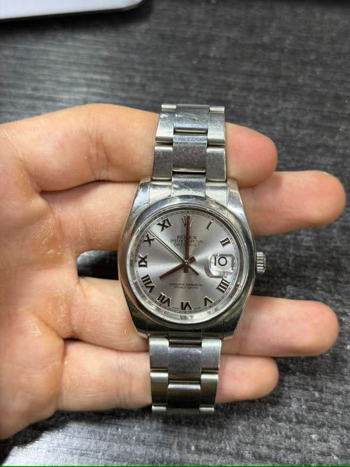 May be an image of wrist watch and text that says 'A 10 XI ব IX Μ y 1 10 ह III'