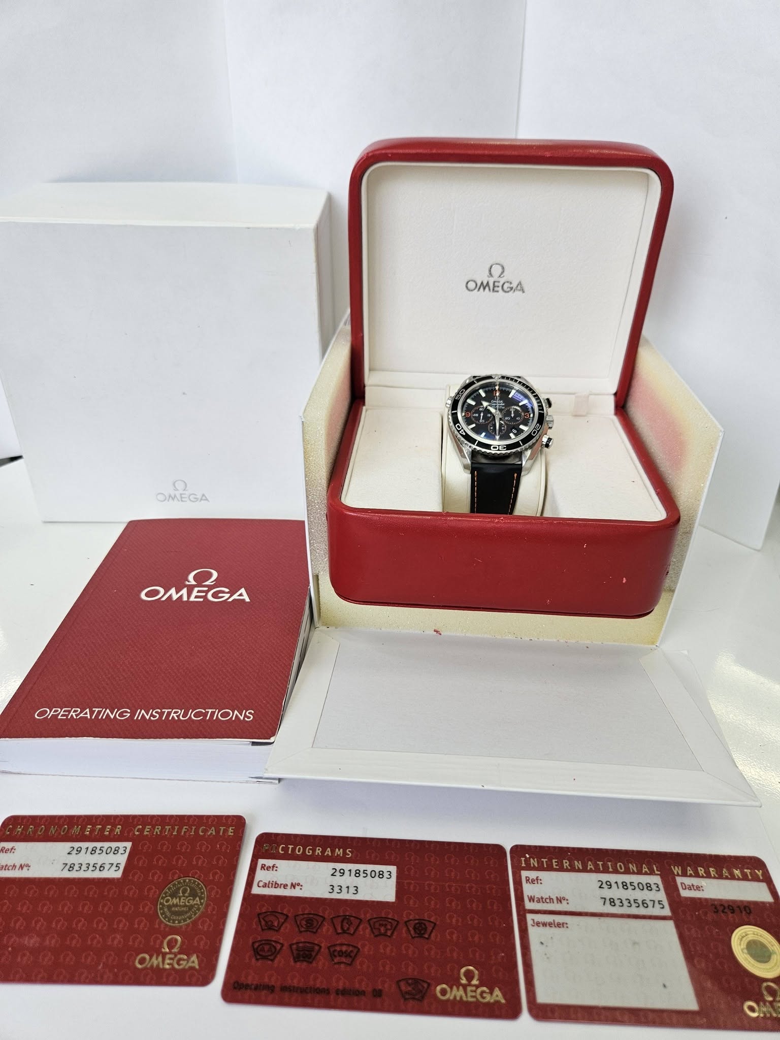 May be an image of digital watch and text that says 'OMEGA OMEGA OMEGA OMEGA OPERATINGINSTRUCTIONS OPERATING INSTRUCTIONS อ: f ለሉቶን CTOGRAMS Ref: CatibreN: 3313 OMEGA INTERNATIONAN…