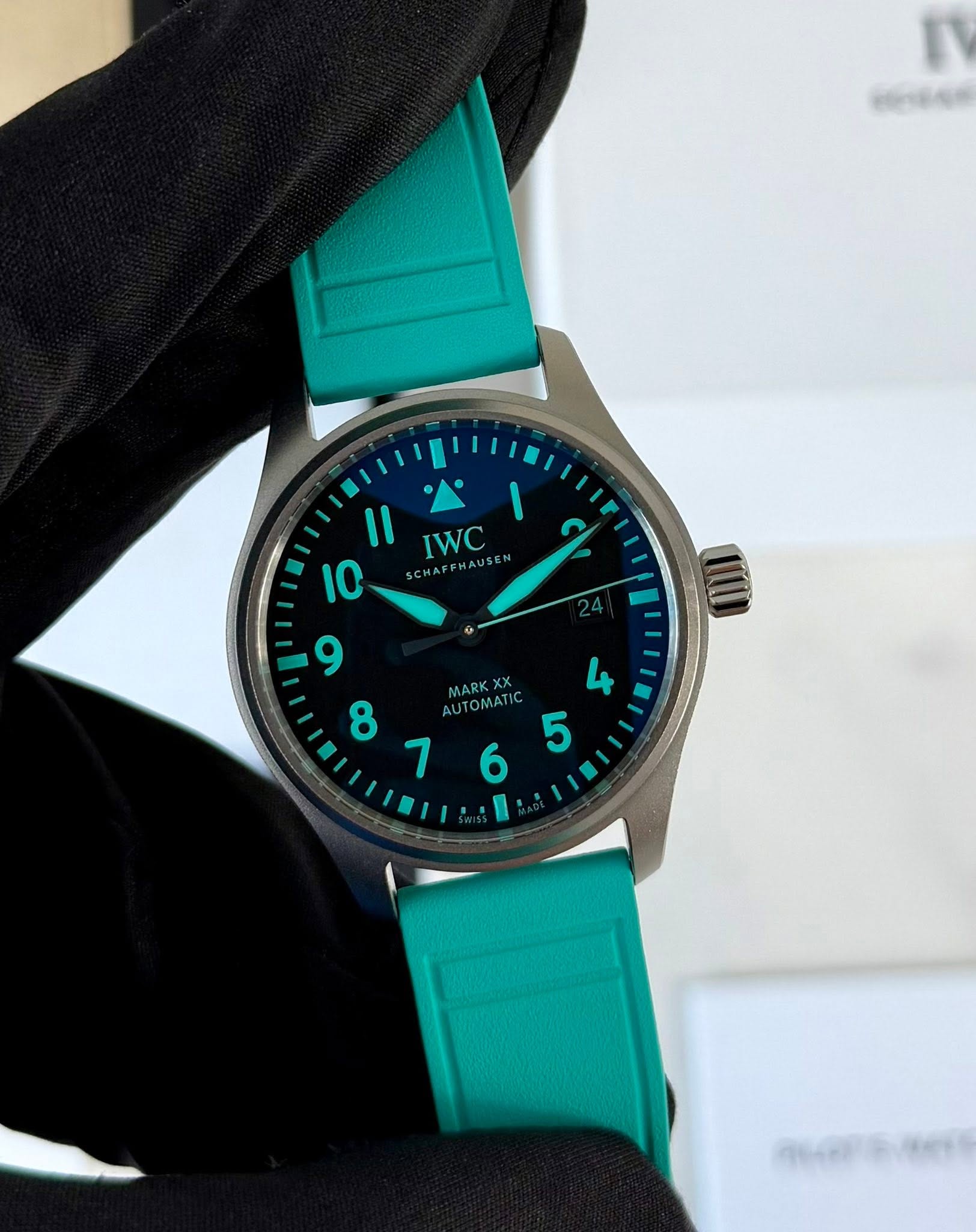May be an image of wrist watch and text that says 'د II IWC IWC 10 10 SCHAPFHAUS SCHA و MARK AUTOMAT TIC MARK XX I'