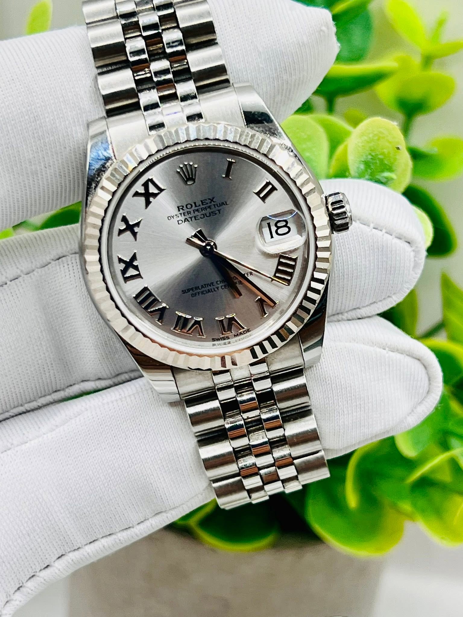 May be an image of wrist watch and text that says 'U0 XX XI X OYE OYST DA IX AII G Π 18 II I1'
