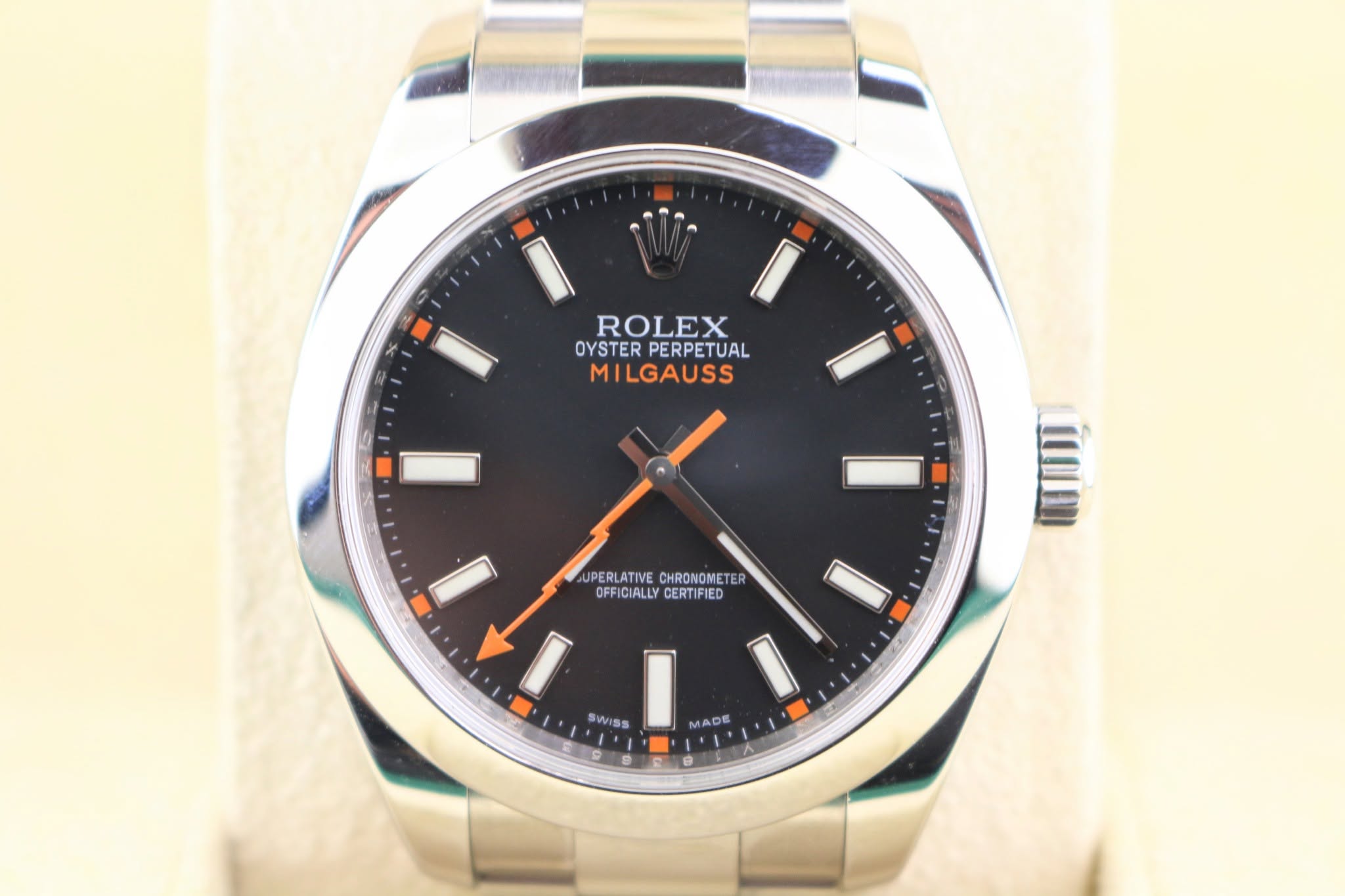 May be an image of wrist watch and text that says 'ROLEX OYSTER OYSTERPERPETUAL PERPETUAL MILGAUSS UII いい - UPERLATIVE CHRONOMETER UPERLATIVE_CHRONOMETER TER OFFICIALLY OFFIC ALLY…