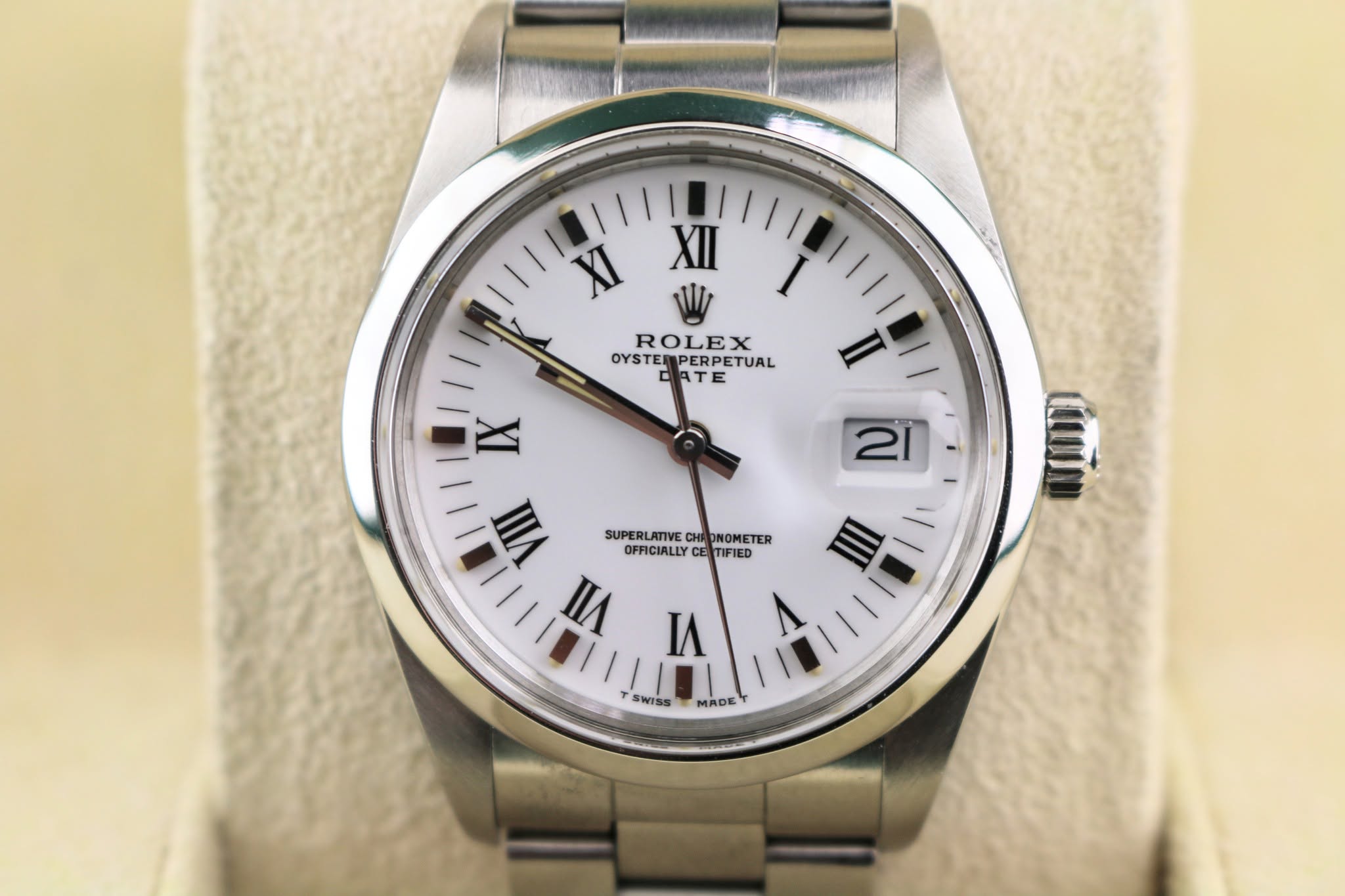 May be an image of wrist watch and text that says 'XII XI ROLEX OYSTER OYSTEMPERPETUAL PERPETUAL ATE 21 XI VIII SUPERLATIVE CHИ ONOMETER OFFICIALLY CE TIFIED VII I SWISS WIS MADE'