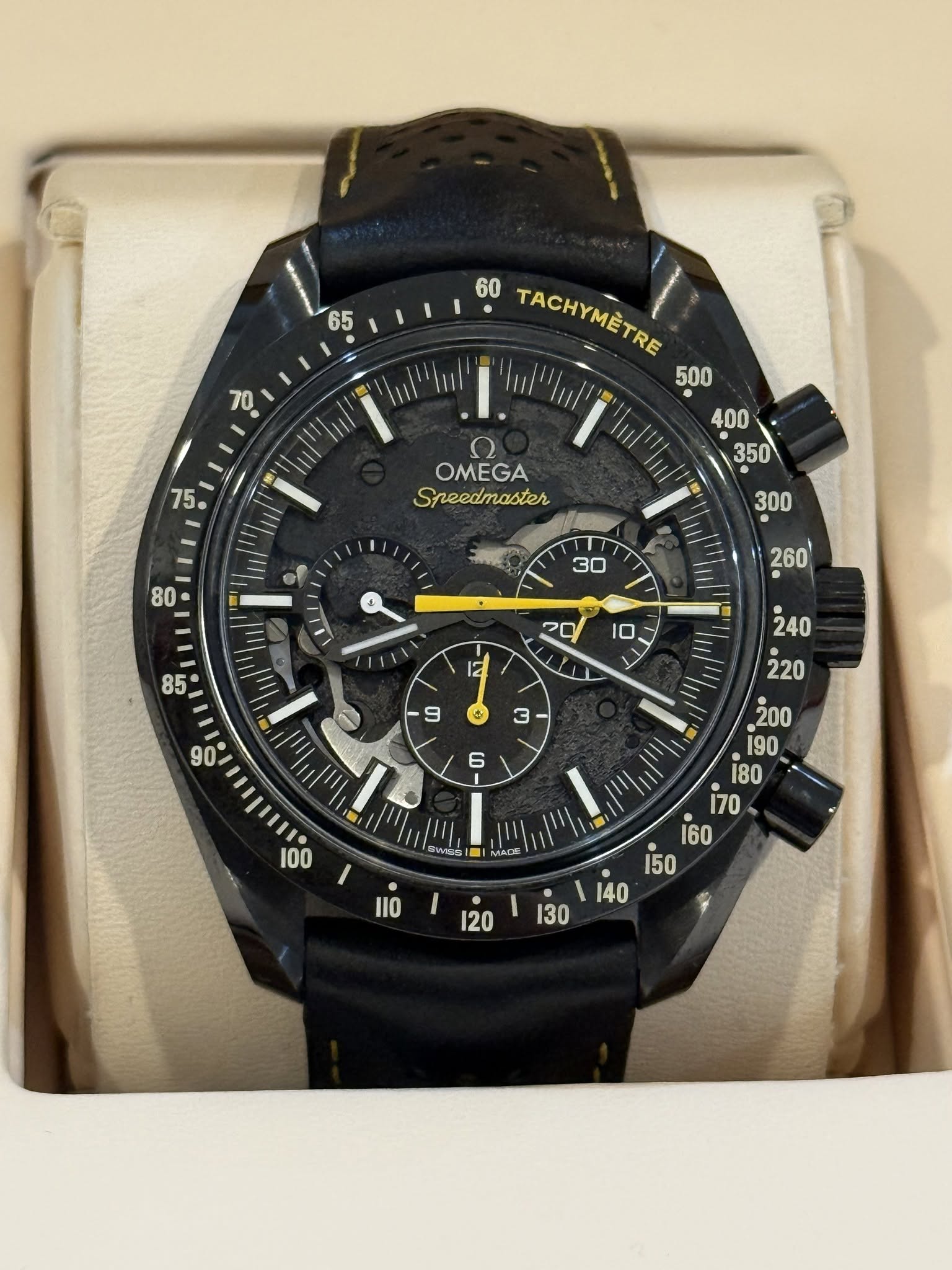 May be an image of wrist watch and text that says '65 70 60 TACHYMÈTRE 500 75 OMEGA Sreedmaster ክትጵ 300 30 Ii + i50 140 9 ΛΑ IIO 120 130'