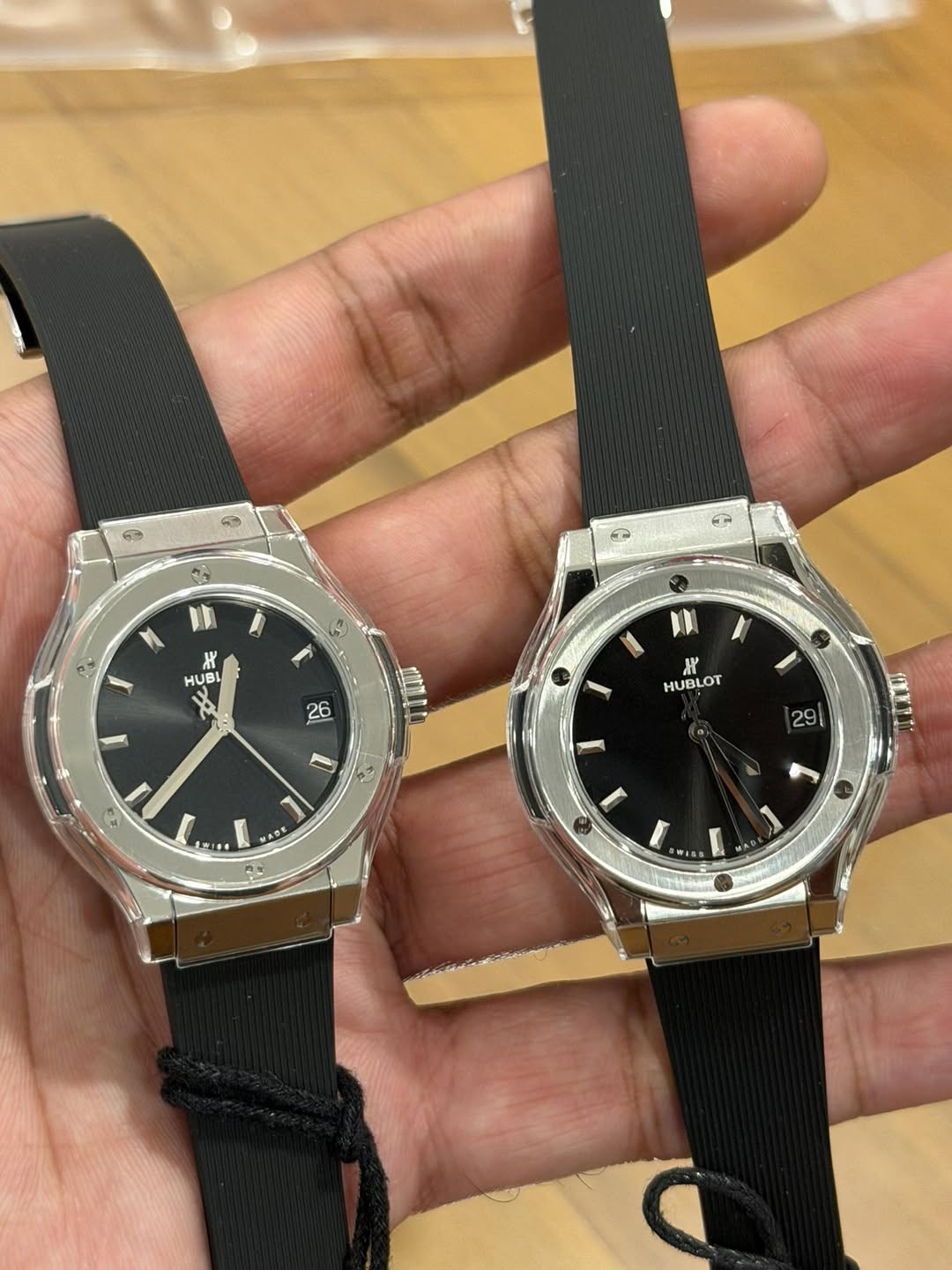 May be an image of digital watch and text that says 'きき И ロ味 - ¥ HU HUBL فی F 26 1 肥 HUBLOT ل 르급 B 29 ABE WAS I'