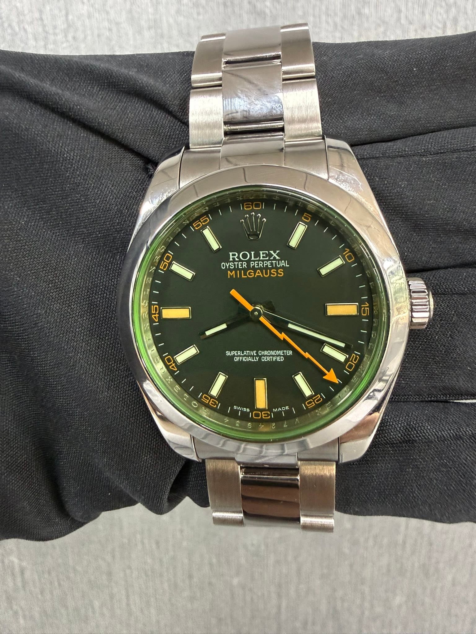 May be an image of wrist watch and text that says 'வர ককरাर 55 50 ROLEX OYSTER OYSTERPERPETUAL PERPETUAL MILGAUSS 145/ 15 40 SUPERLATIVE CHRONOMETE TER ER OFF FICIALLY CERTFIED…