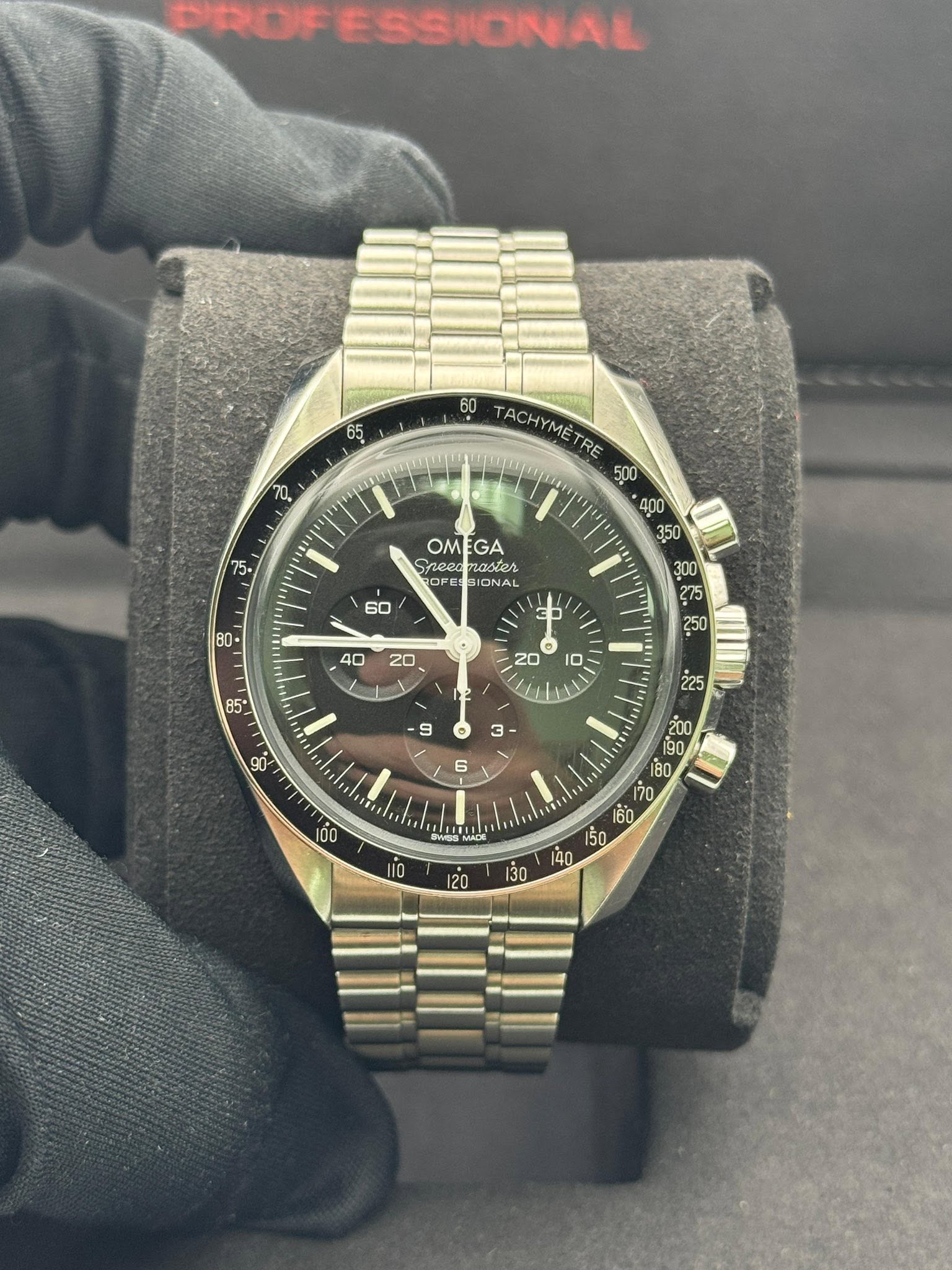 May be an image of wrist watch and text that says '2R一キ PROFESSIONAL 65 70 60 TACHYME TRE 500 400 ي OMEGA Sreed aster OFE SIONAL 60 BO. S P = 0 9 ف SwGs MADE i0 20 30'