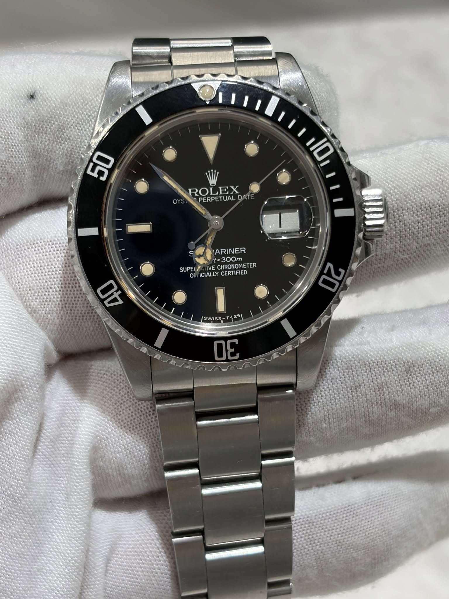 May be an image of wrist watch and text that says '50 10 ROLEX PERPETUAL PERPETUALDATE DATE ARINER -300m RUBONOMETER SUPES HRONOMETER ER ICIALLY CERTI CERTIFIED FIED 40 EWISS- '