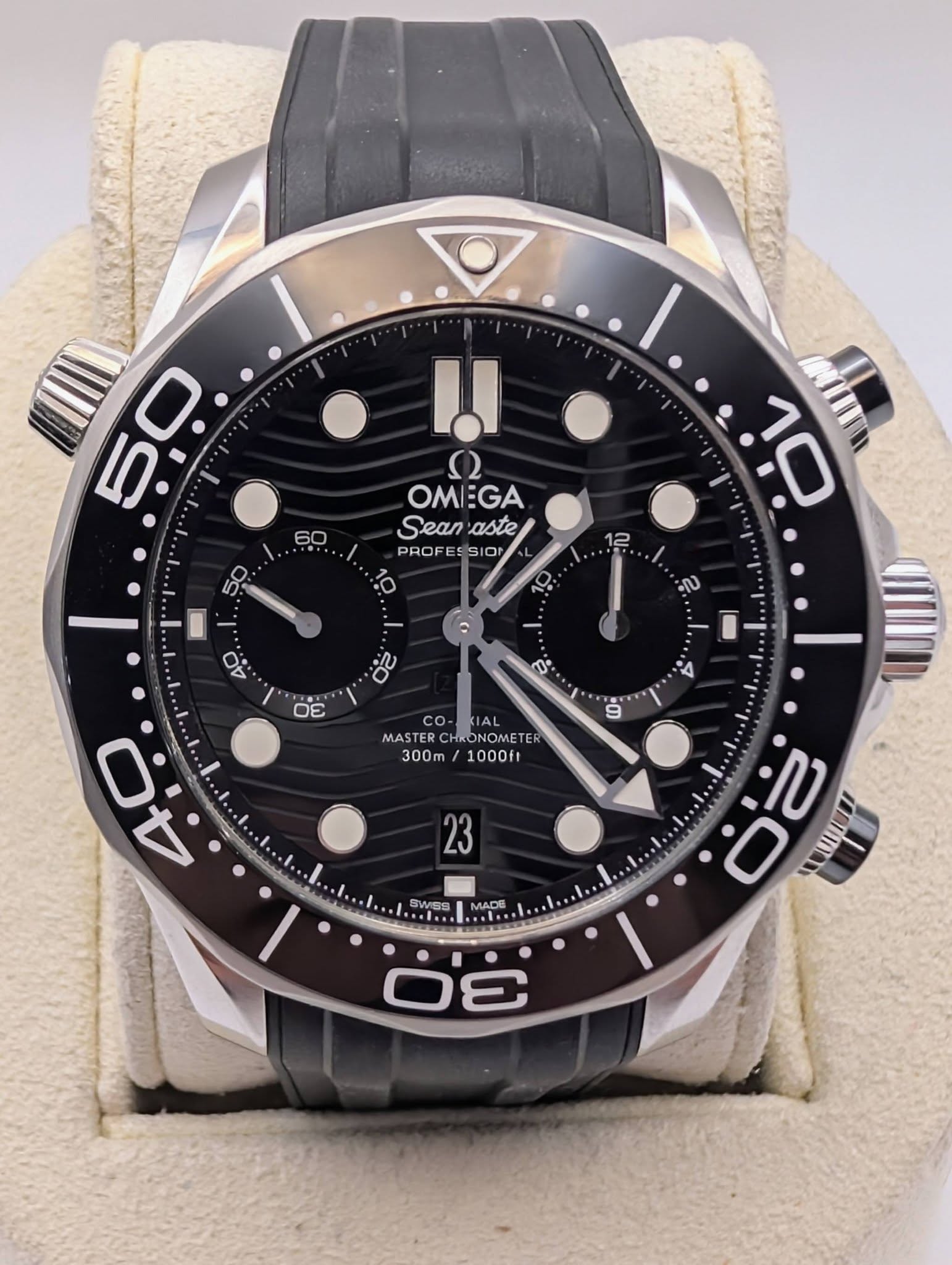 May be an image of wrist watch and text that says ' ر OMIEGA Sean Seaniaste aste PROFESSION PROF FE SIO 20 12 O 10 בי ب 10° ε A CO- IAL MASTER ASTERCHRONOMETE MASTERCHMONOMETER…
