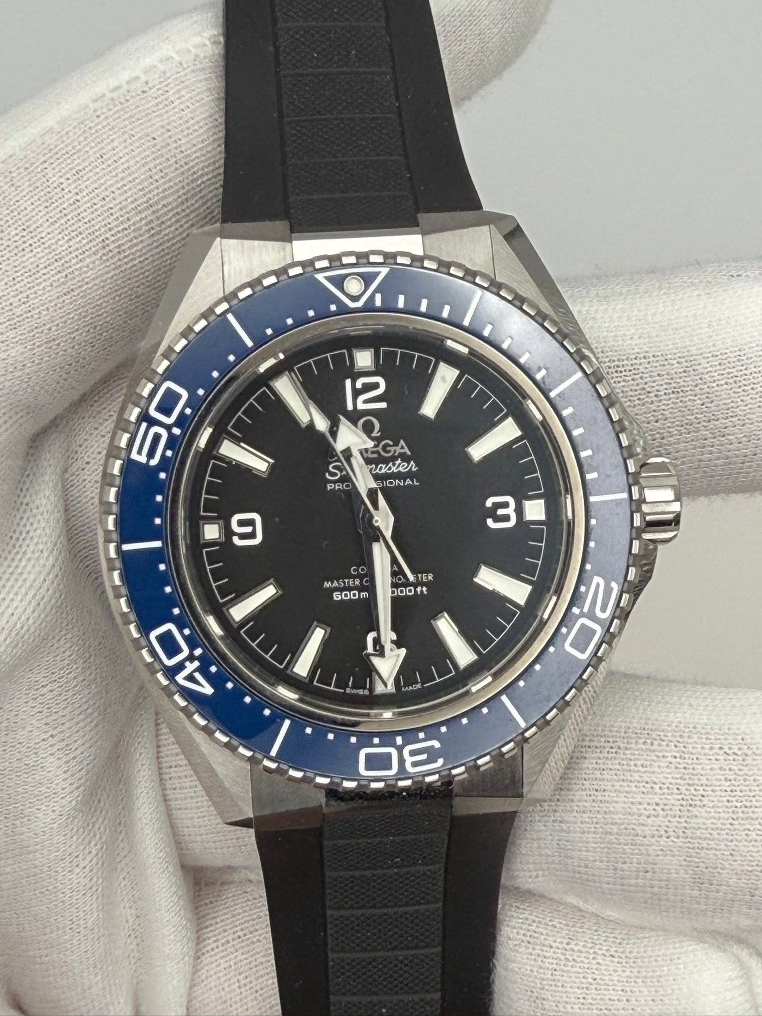 May be an image of wrist watch and text that says 'i ماز 12 2 EGA ی S. naster PRO ONAL rtsa.S NA 9 3 TER 000 ft MAS TER 600m I C '