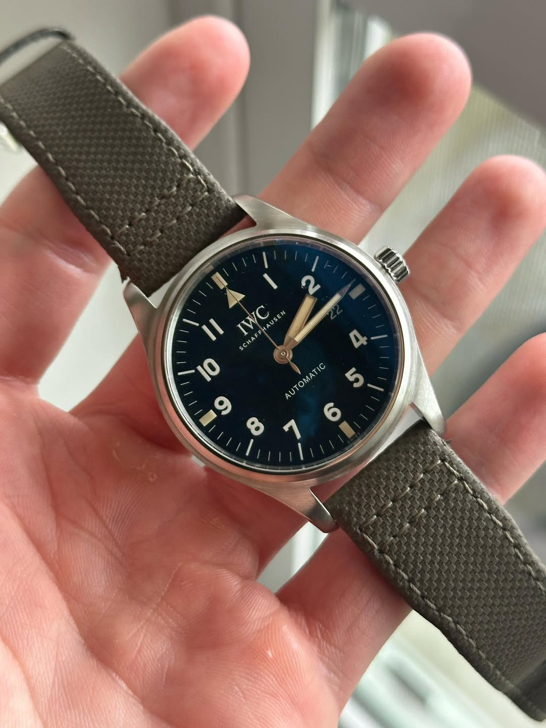 May be an image of wrist watch and text that says 'I 2 2 WC CHAFENAU AU caA AU AUSEN US EN SCHA F /3 AUTOMATIC 5 6 管 4 IO 9'