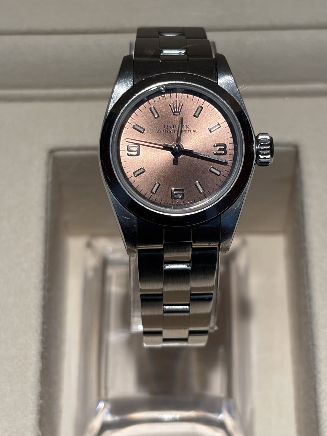 May be an image of wrist watch and text that says '1ม رم PETUAL TUnL D D 6 0 D L f N I M'