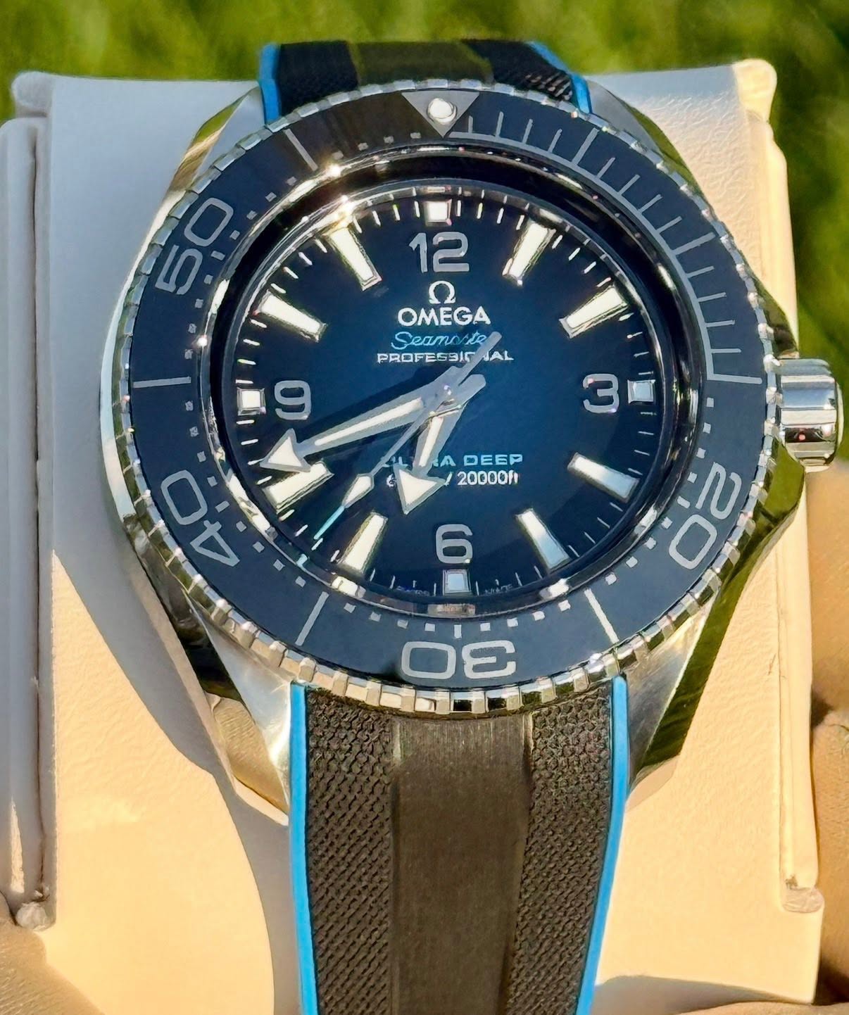 May be an image of wrist watch and text that says '12 O OMEGA Seamo PROFE EE PROFESSIDNAL 3片 JAL 3OH- 3 ADEEP A 20000ft 9 O u, 20 6 30 ស ろう ምቴ SING'