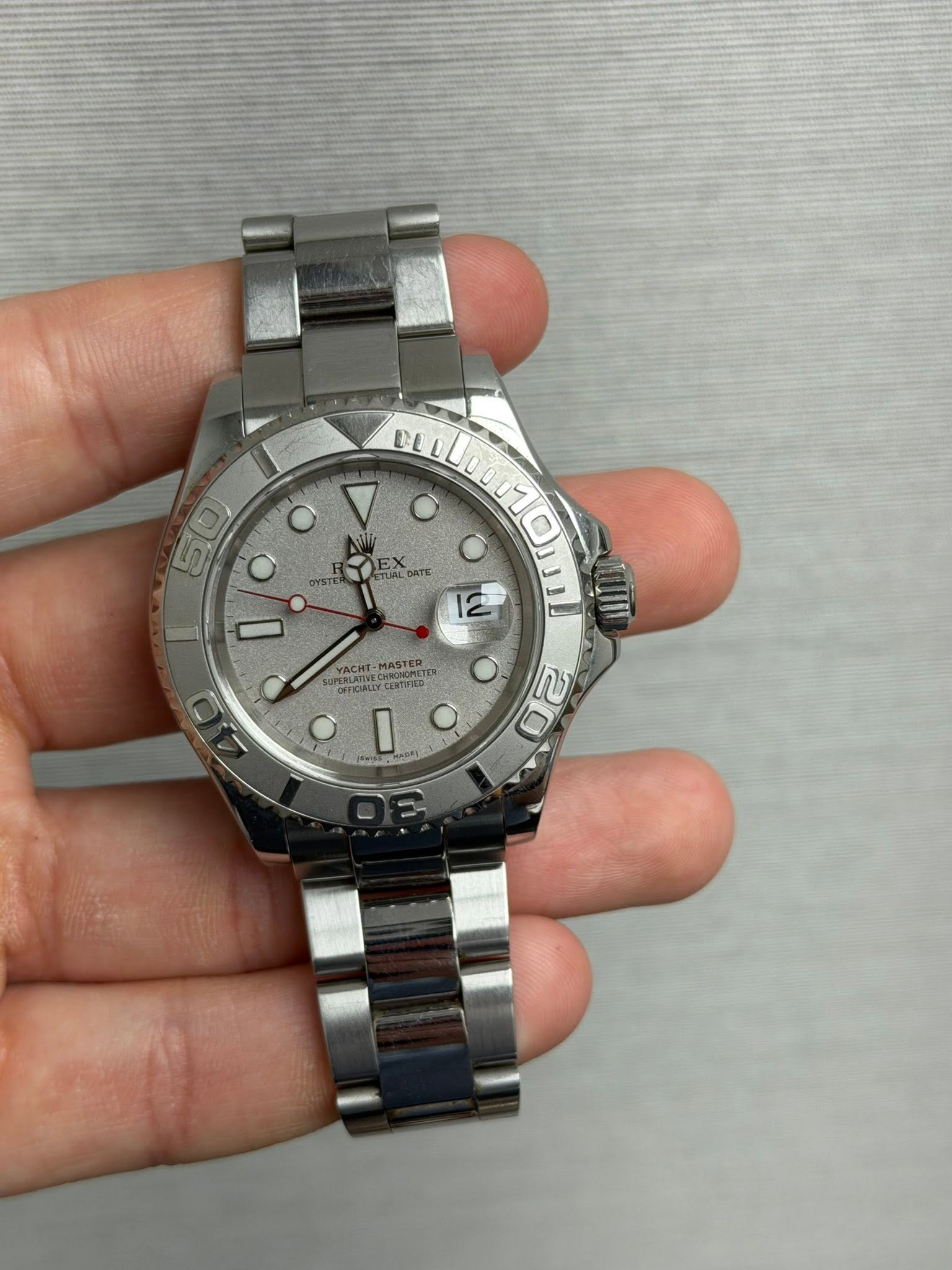 May be an image of wrist watch and text that says 'BLILOOOT 0 BELLO 50 20 ብ כהן Y I'