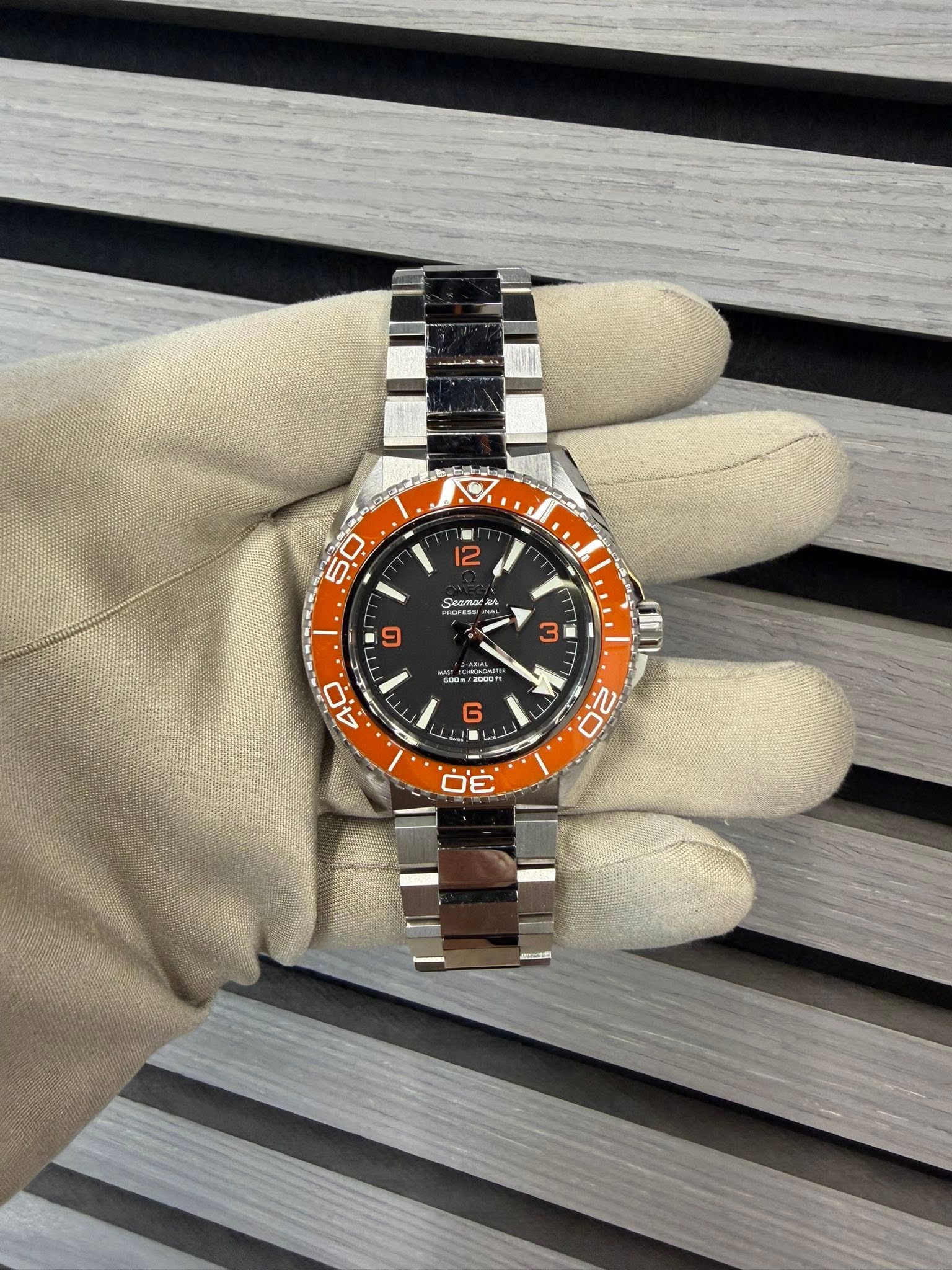 May be an image of wrist watch and text that says '12 50 Seana Seanar 26 3 a 2OO0% 40 G 量 20 / 0 EC'