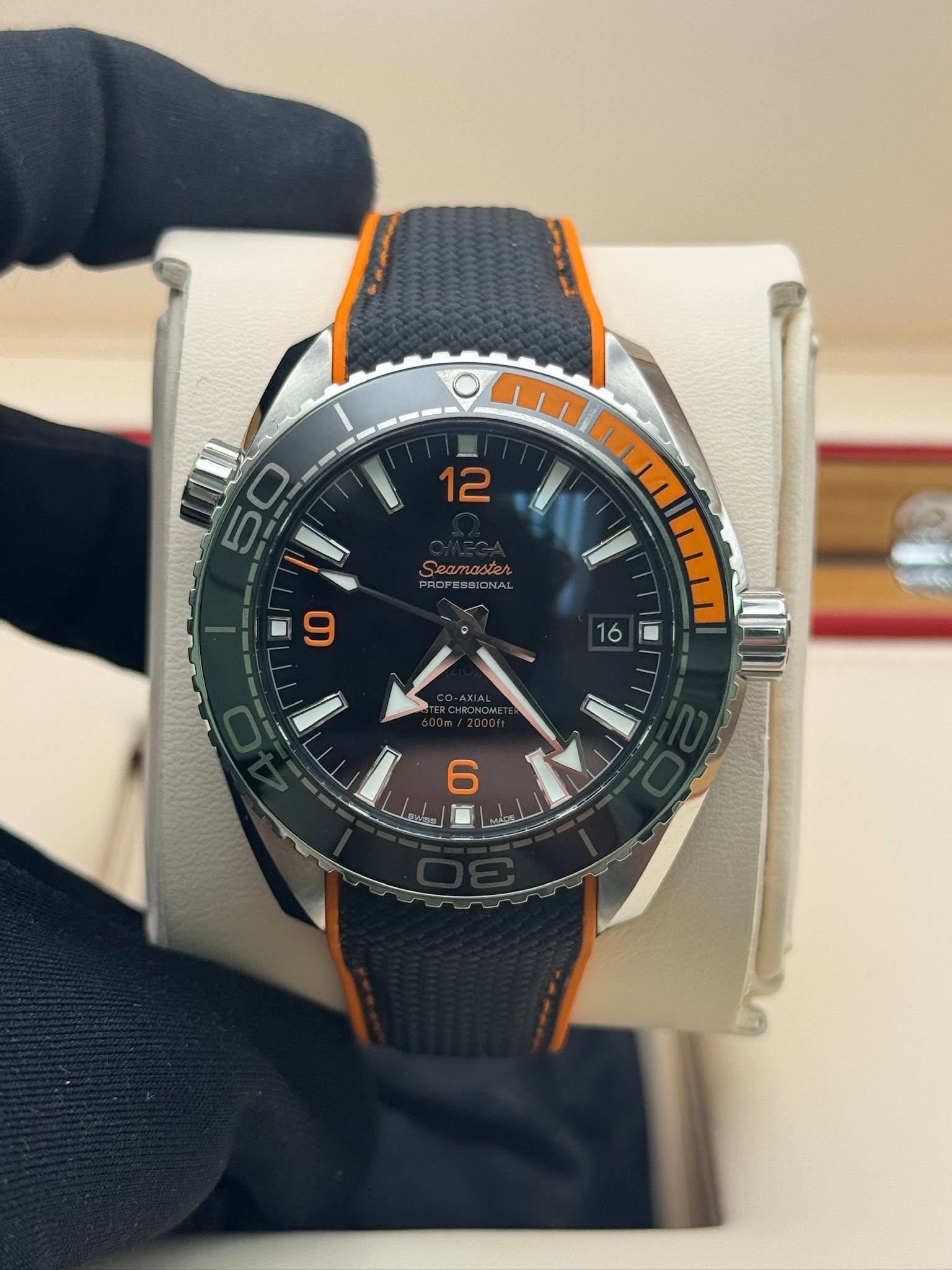 May be an image of wrist watch and text that says '50 ULL 12 K ل SHLLL PROPESSIC ROFESSIONAL 16 I 1 6'
