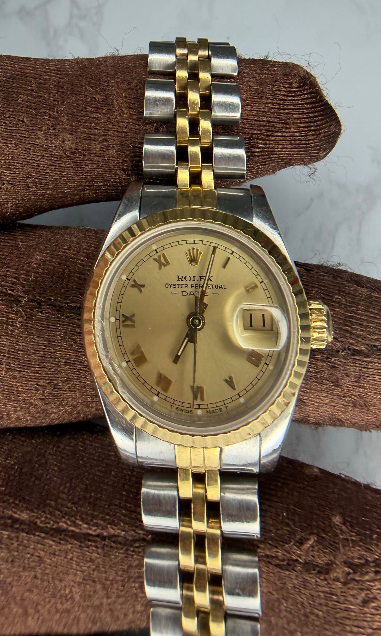 May be an image of wrist watch and text that says 'XI ROL OYSTERP PE DA DA ETUAL - a - 11'
