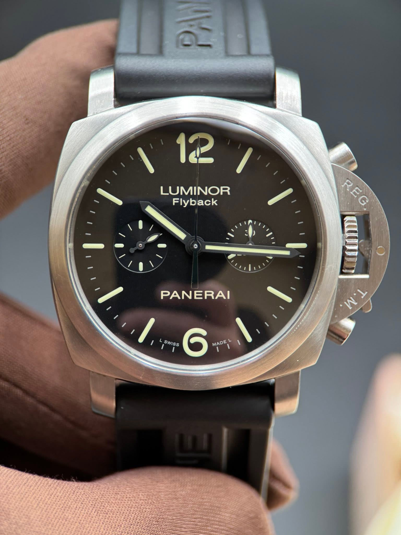 May be an image of wrist watch and text that says '12 12 LUMINOR Flyback REG EC யறு WT PANERAI 6 MADE'