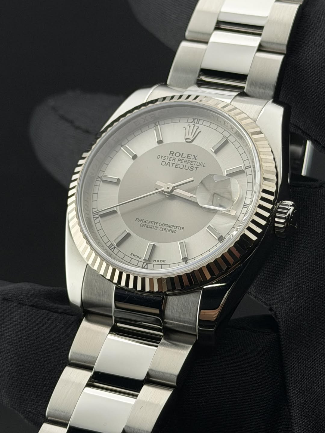 May be an image of wrist watch and text that says 'OYSTER ROLEX PERPETI LEX DAT DATEJUST PERPETUAL ETUAL VIII A SUPERLATIVE OFFICIALEY CERTIFTED CHRONOMETER SUPERLATIVECHRONOMETER…
