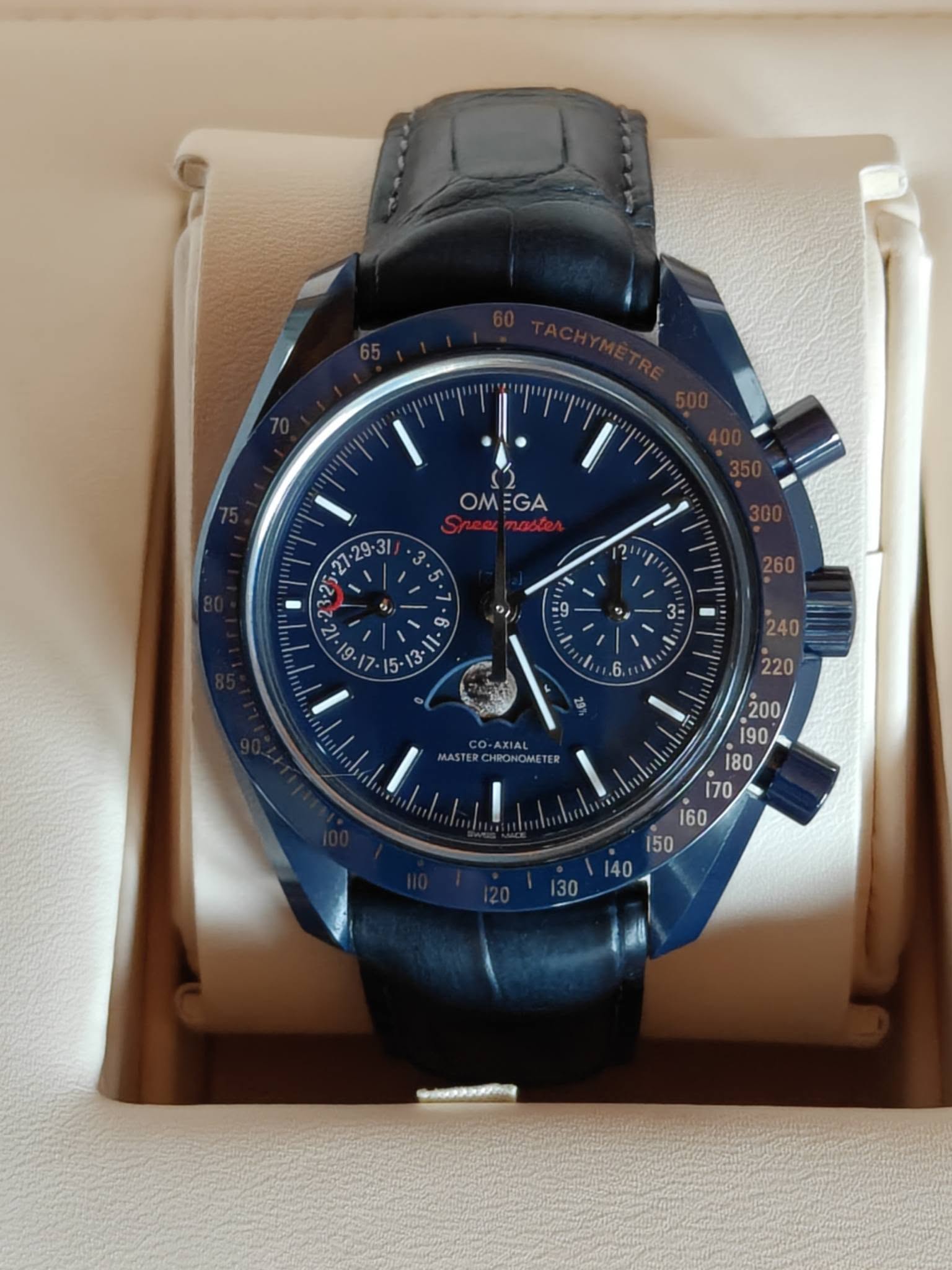 May be an image of wrist watch and text that says 'OMEGA GA OM \ 6 5 ? ශ 01 E9 9 I = I . o ن 5 5- ሞየሞማማም CO-A D-AXIAL MASTER CHRONOMETE RONOMETER '