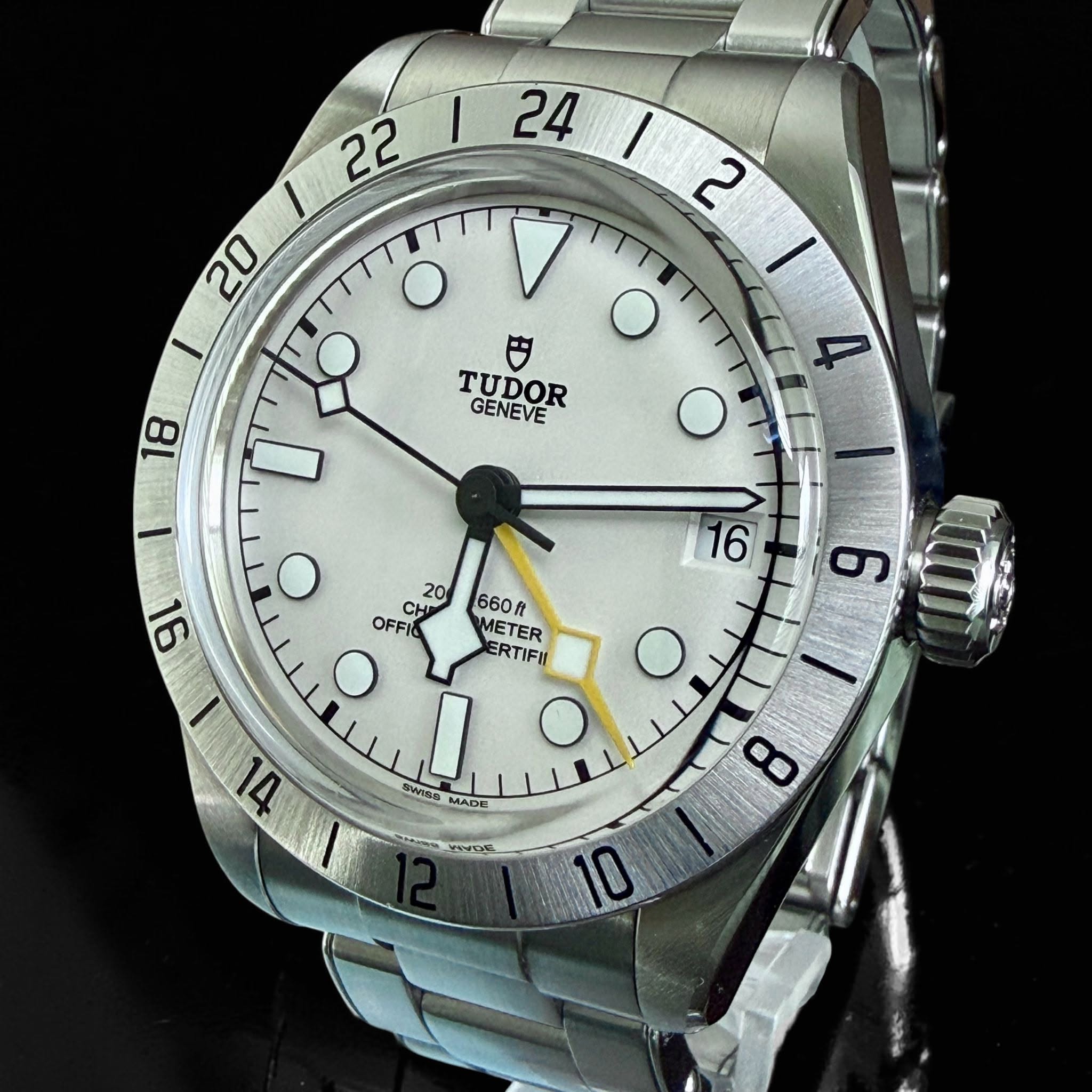 May be an image of wrist watch and text that says '22/ I 22 24 24 I 2 / 20 I O 8 円 TUDOR GENEVE 20 C CHM OFF 9ι 16 9 660A METER ERTIFI I หิปตธอ APST AC O tl o O'