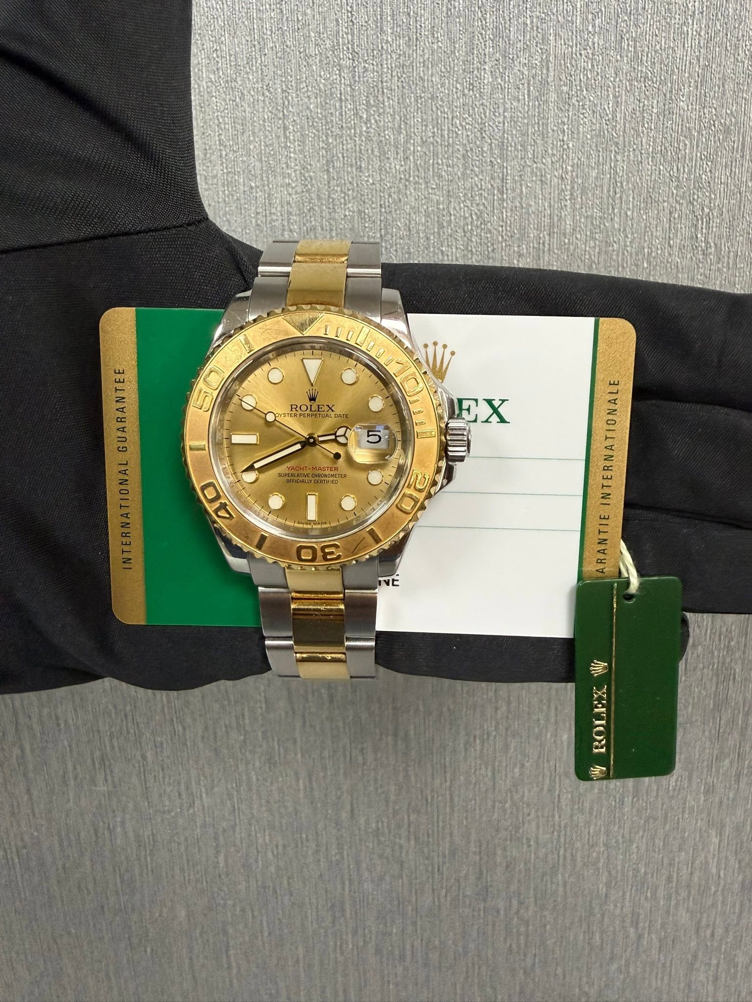 May be an image of wrist watch and text that says '50 וב 5 ROL ROLEX EX GUARANTEE EX eu C INTERNATIONALE ARANTIE W MIIOA 外'