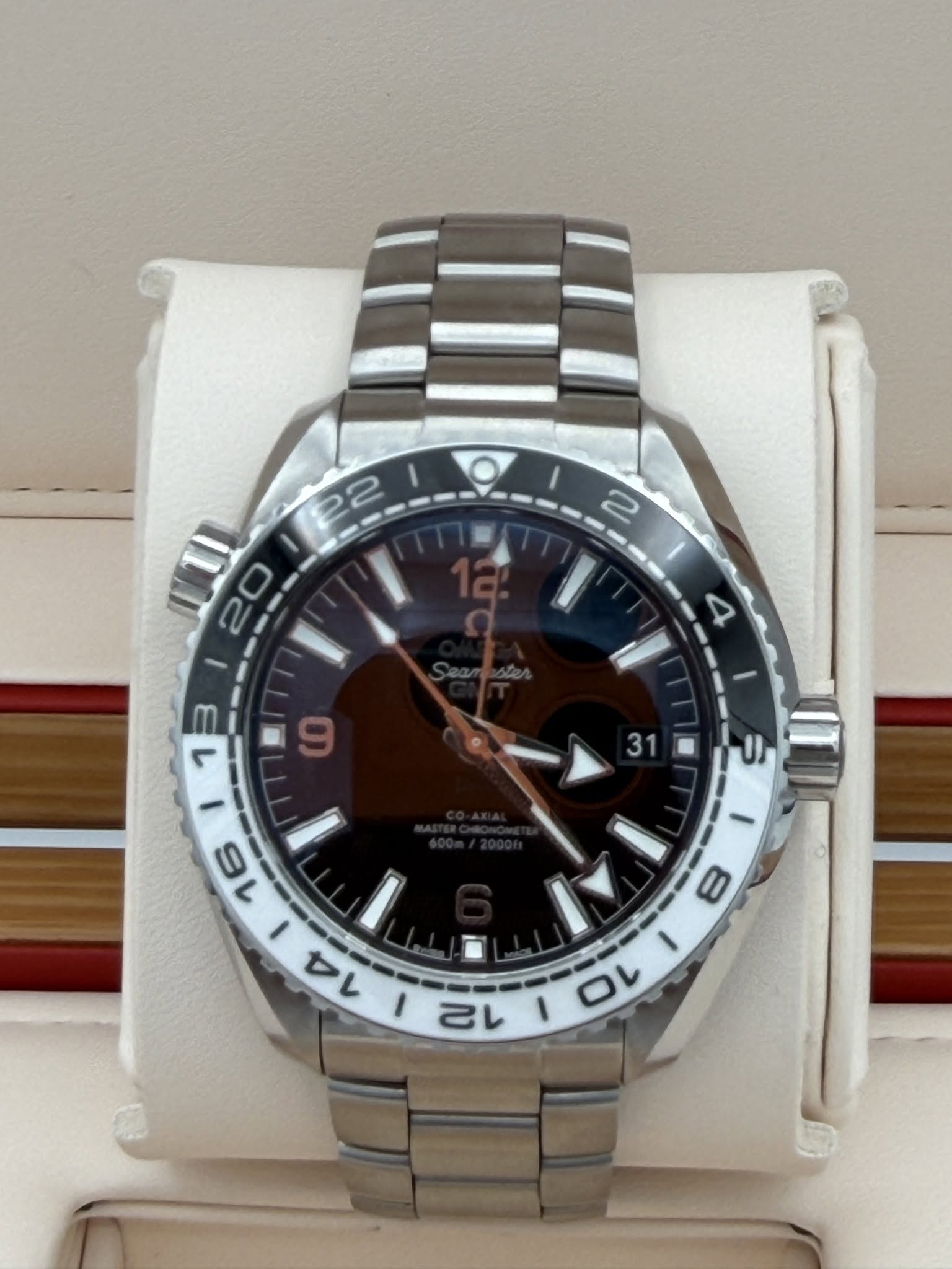 May be an image of wrist watch and text that says ' الا 16 1 14 가 I 0 21 ١ 70 ١ - 10'