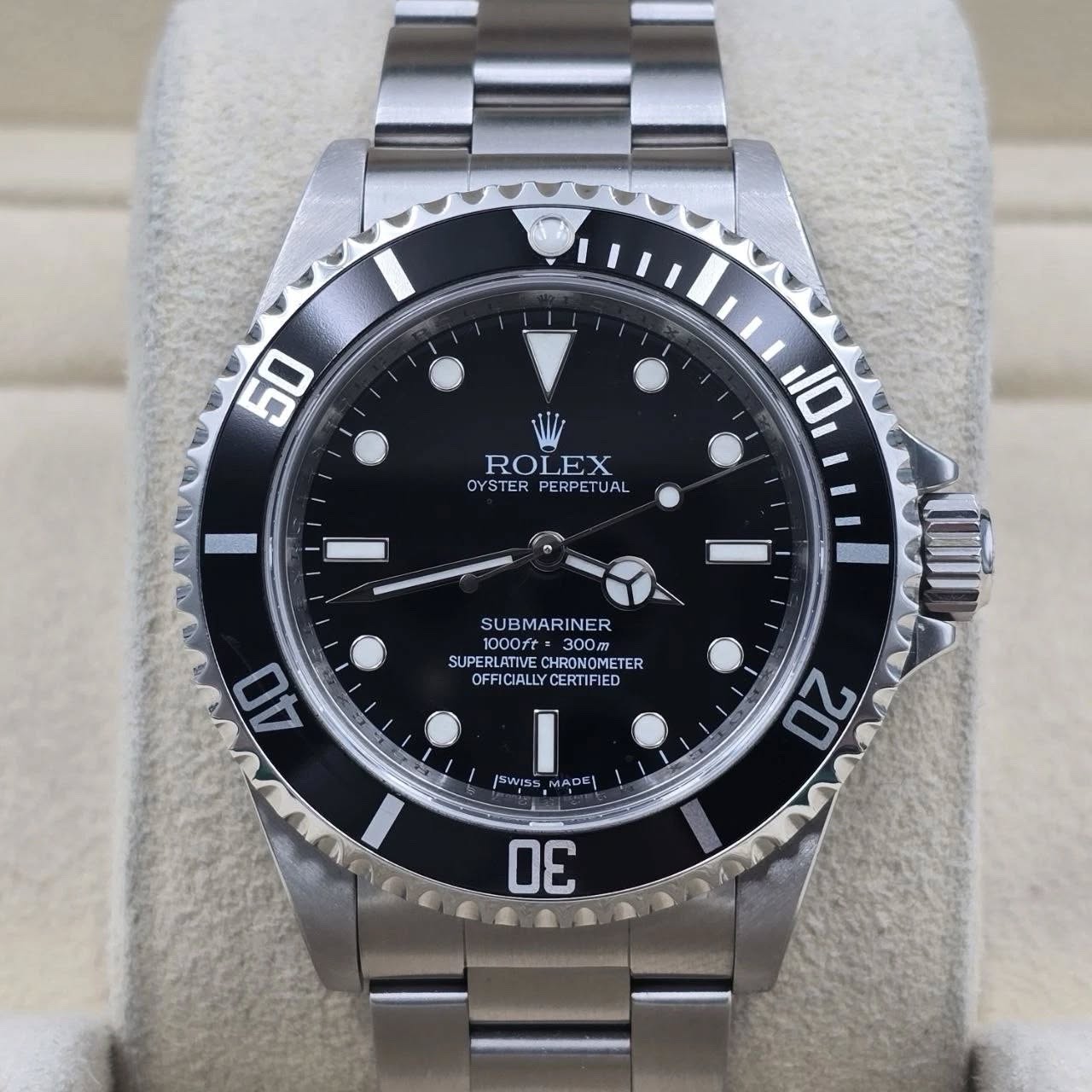 May be an image of wrist watch and text that says '50 WI ROLEX OYSTER OYSTERPERPETUAL PERPET UAL 10 B SUBMARINER 1000ft 300m SUPE SUPERLATIV HRONOME TER OFFICIALLY…