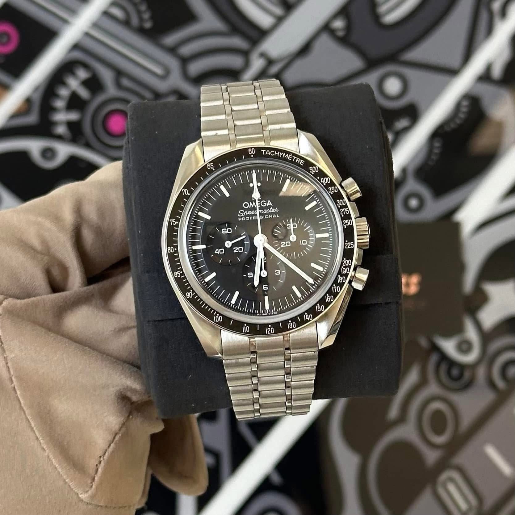 May be an image of wrist watch and text that says 'ហូ 60 TACHYMETRE ឆលាប់ Q0U P OM EGA የልላዊዊ tor D onter MOOFE ប 80 40 1 D E $ 3 ም لر 9 - 6 6 S 1 S ท0 FO O 150 130 จัก 梅分 0 m…