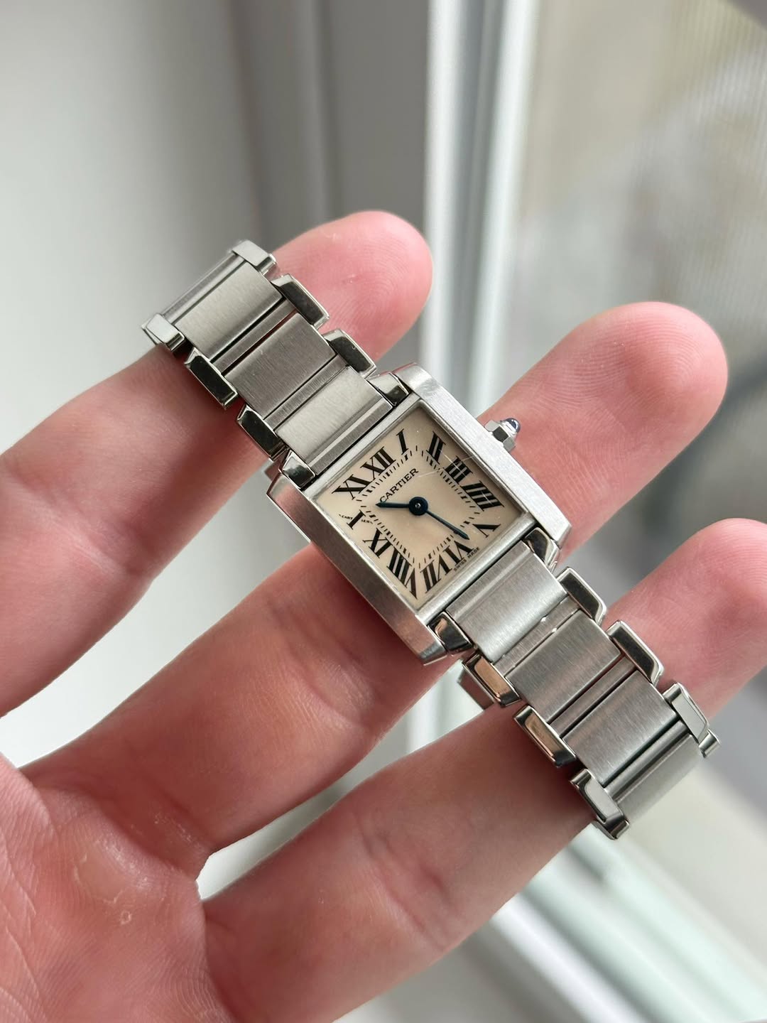 May be an image of digital watch and text that says 'X XII RZ CARTIER የያን B 聞 አ፡ግ.! = W'