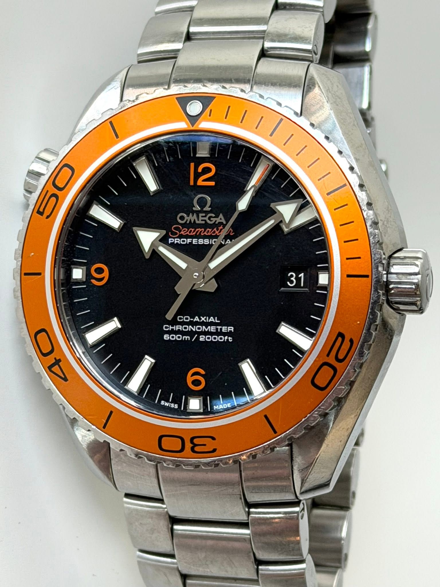 May be an image of wrist watch and text that says '12 50 5 OMEGA PROFESSIC NA 31 CO-AXIAL 40 40 LI CHRONOMETER 600m/2000ft TER 600m 2000fc SWISS SWISS οε 3 ាត 00 MADE 22 လ'