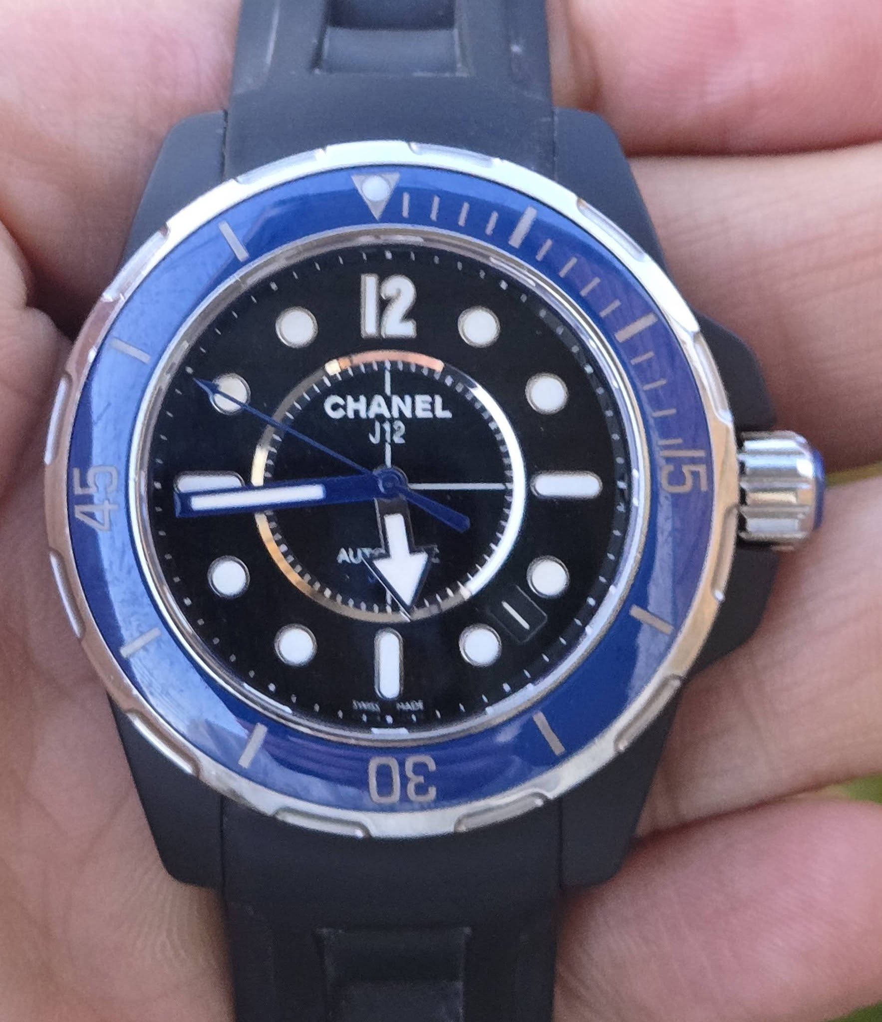 May be an image of digital watch and text that says '12 CHANEL J12 45 AUY 5 00'