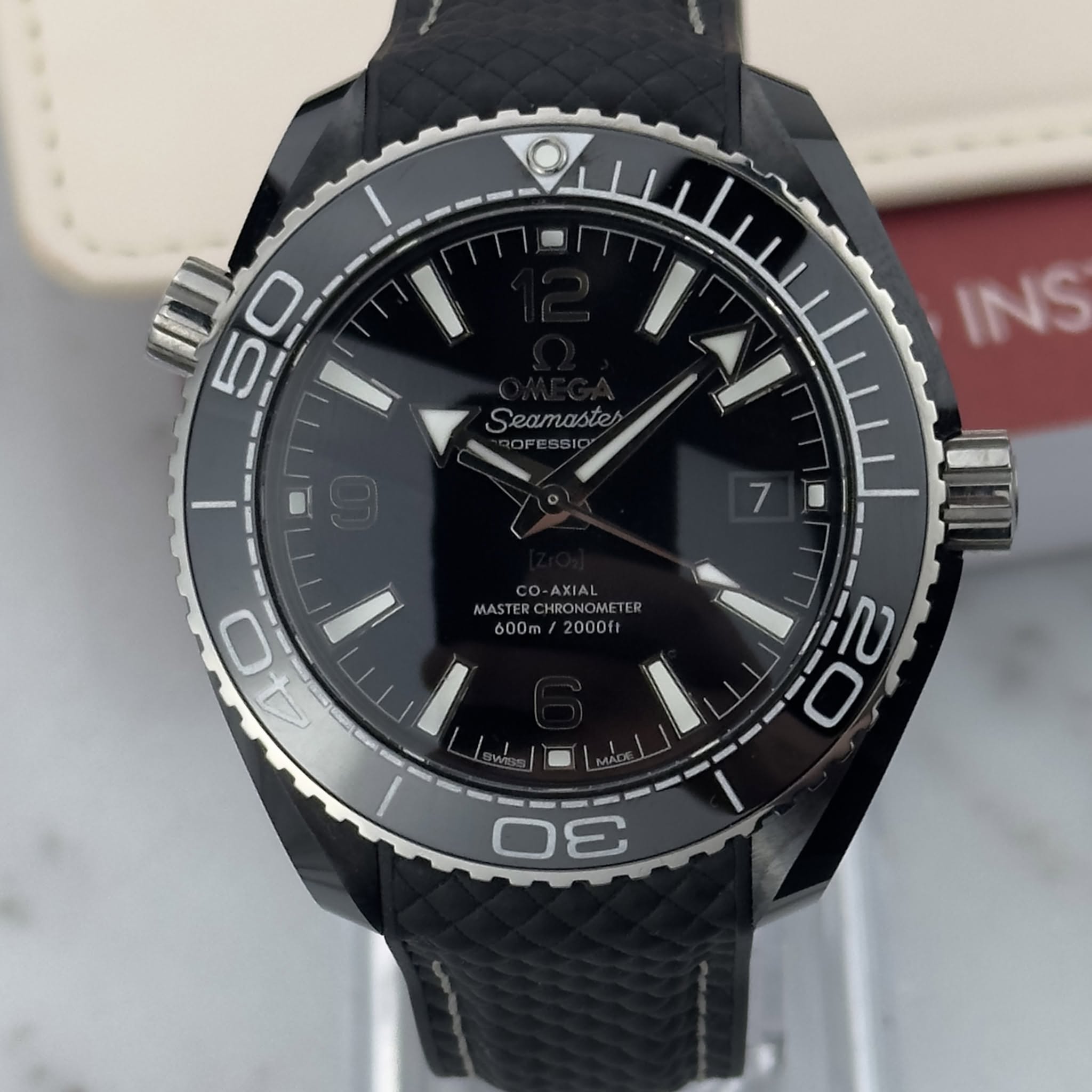 May be an image of wrist watch and text that says 'Seamastes INS AXIAL MASTER MASTERCHRONOMETER CHRONOME CONOMETER 600m/ 600m/2000f 2000ft כחו,'