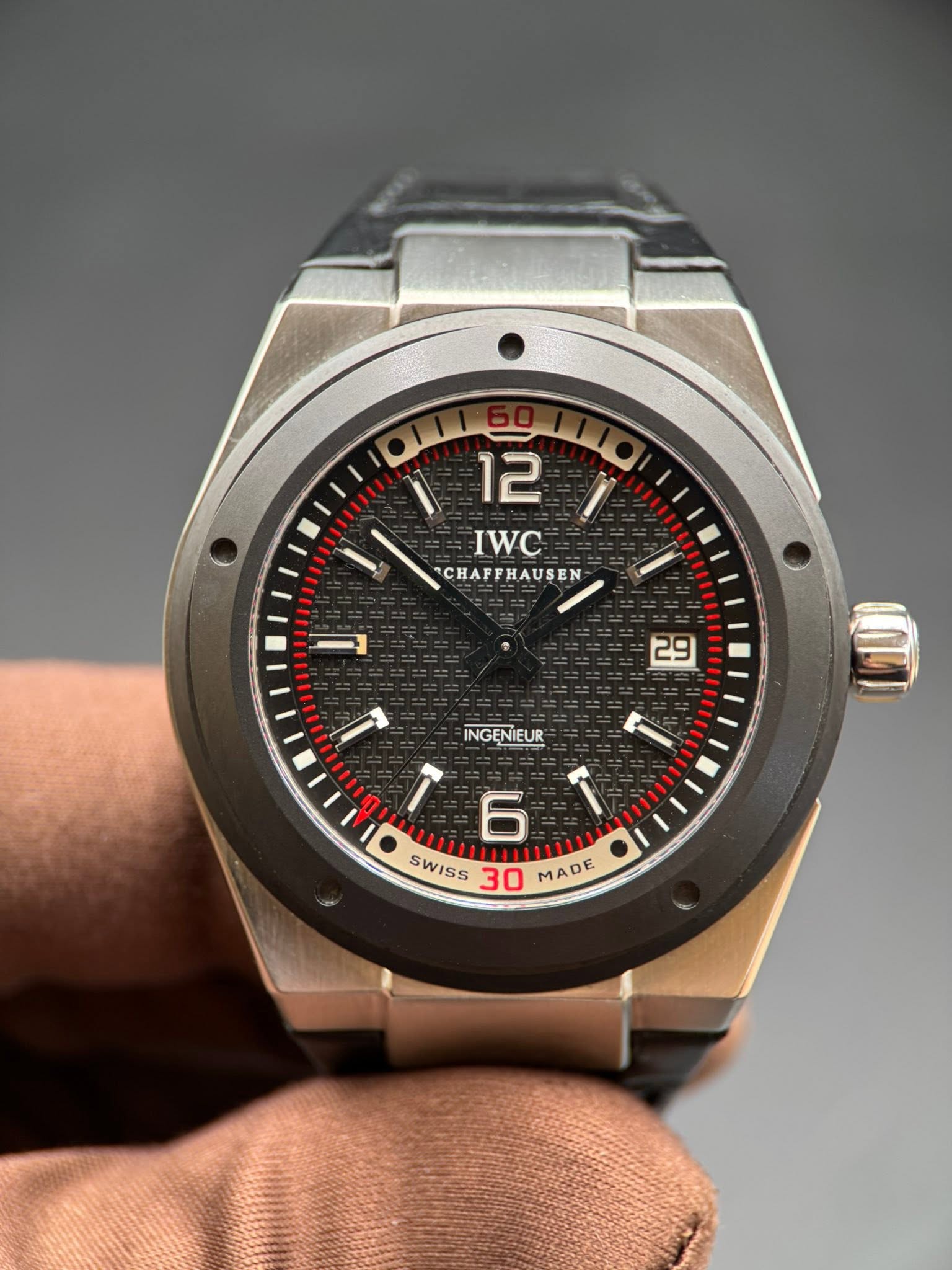 May be an image of digital watch and text that says '12 IWC CHAFPHAUSEN FHAUSE 29 INGENIEUR ت ۱ 6 1 SWISS 30 MADE MADE'