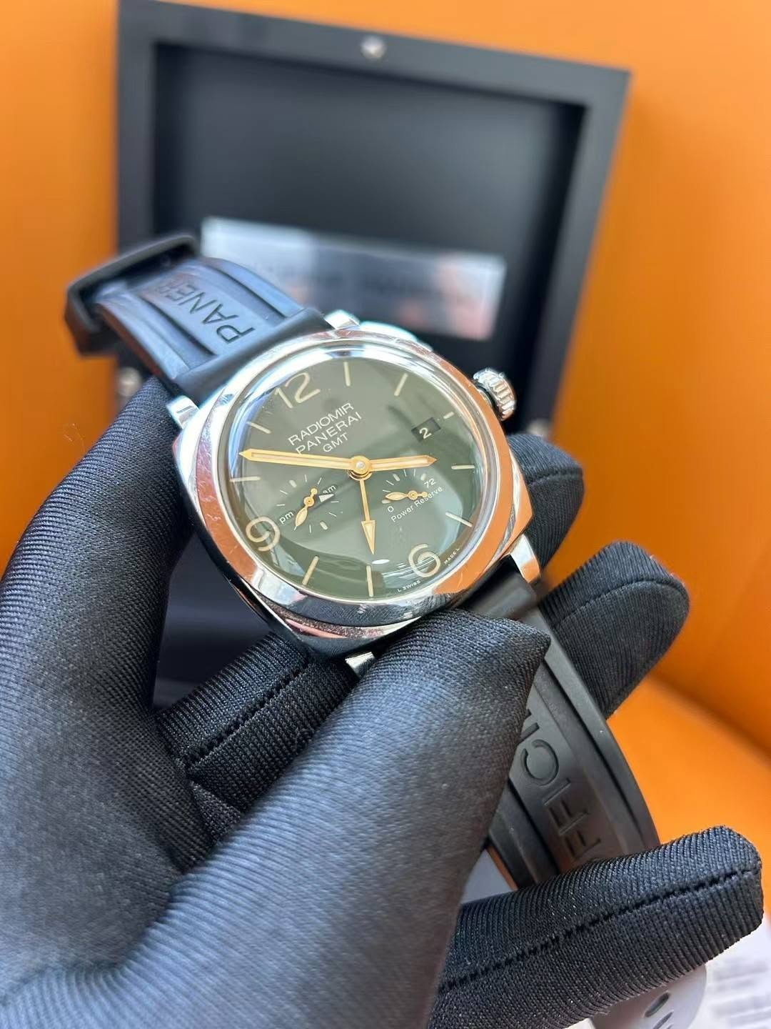 May be an image of wrist watch and text that says 'ሰት PNAA PP 12 RADIOMIR ERAI IR DANEBAI AN PA PA GAT JERA GMT 2 ي vet Pova Por ৩ กา E 2AAT'