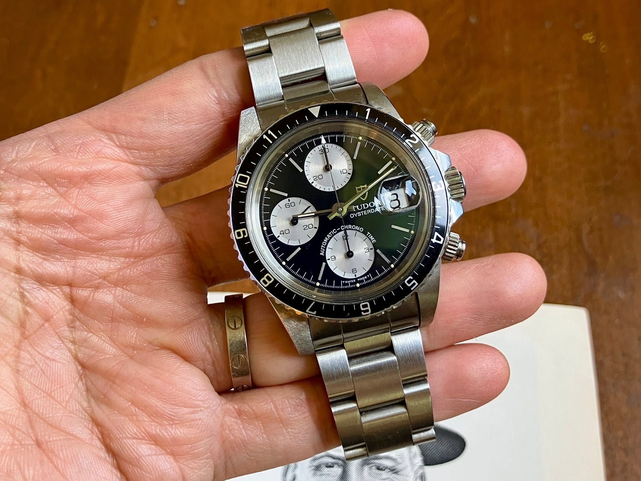 May be an image of wrist watch and text that says '11 1 Fc 2 10 D 20 10 60 TUDO DO ወ T 20 40 8 ه RONO TIME -D -9 D0 6 3 U 9'