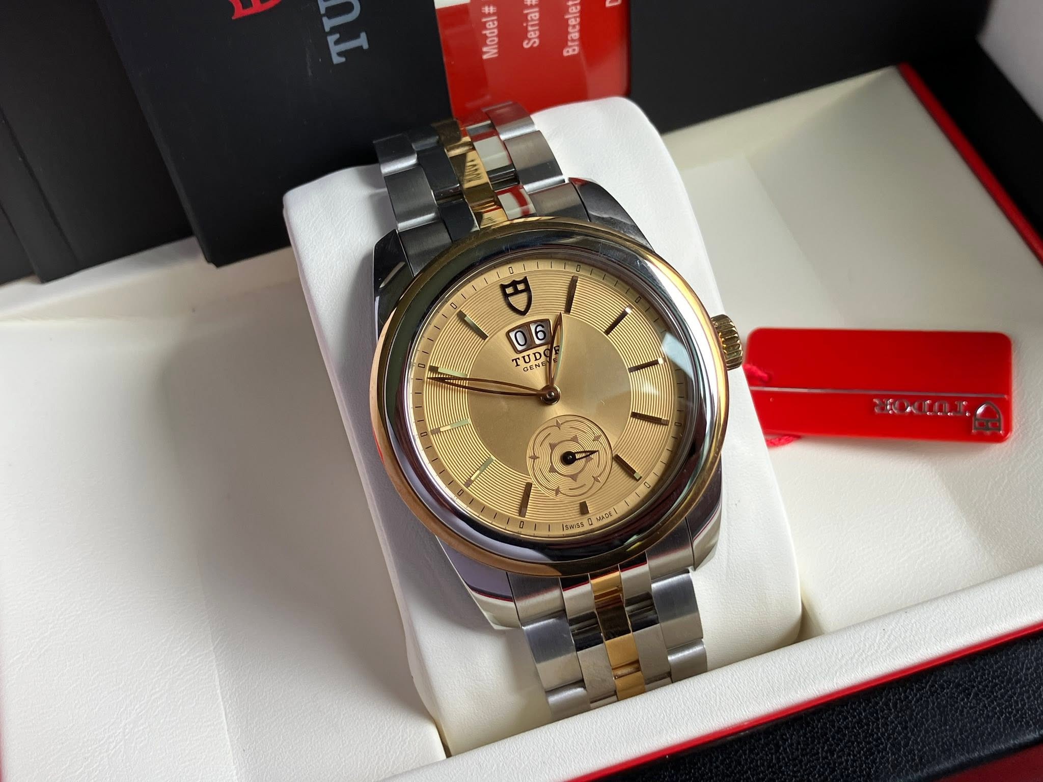 May be an image of digital watch and text that says 'Model 2 Serial Bracelet WL 中 0 06 6 O TUD TU ๑8พ. I1 lawas MADE|'