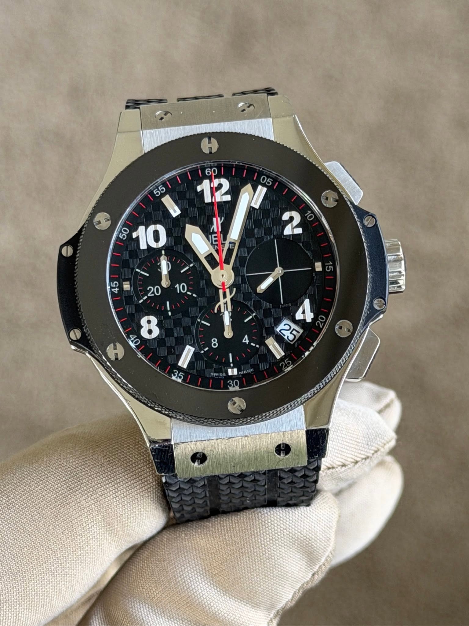 May be an image of wrist watch and text that says '55 60 12 ין 2 05 G E = H '